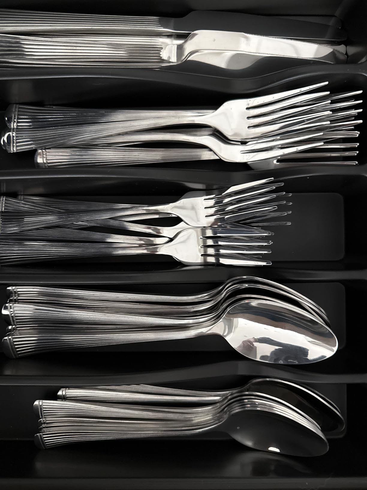 Yoehka 60 Pieces Black Silverware Set, Stainless Steel Flatware Set for 12 | Heavy Duty, Mirror Polished, Includes Knife/Spoon/Fork, For Home, Restaurant, Hotel, Dishwasher Safe customer photo 1