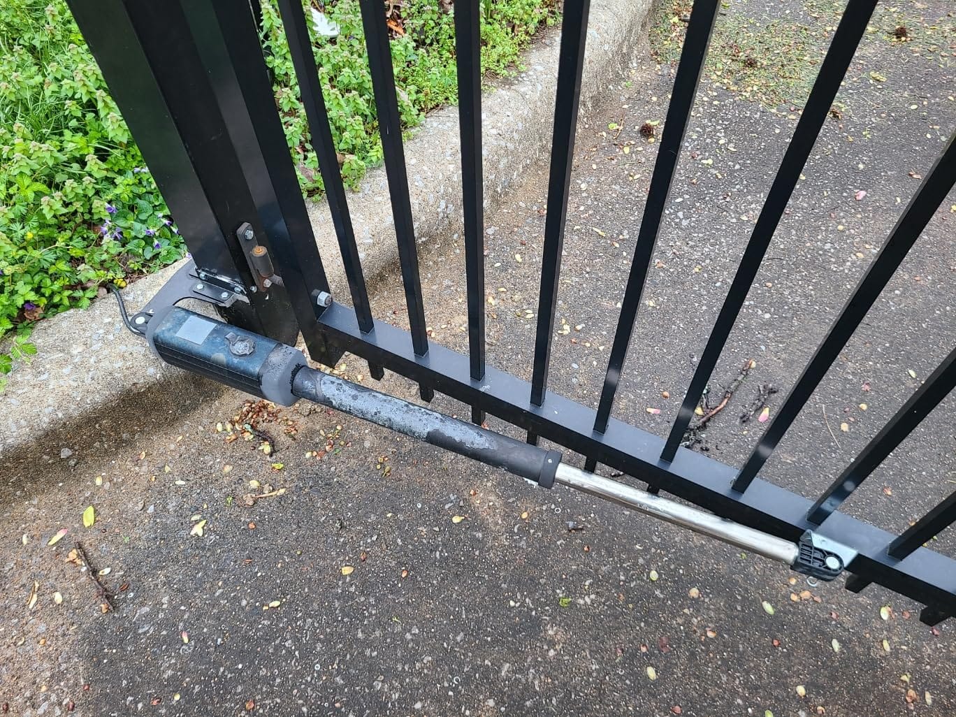 TOPENS A8132 Dual Swing Gate Opener Heavy Duty Automatic Gate Motor for Double Swing Gates Up to 18ft per Arm, Electric Driveway Gate Operator AC Powered with Remote Control Kit Solar Compatible customer photo 2