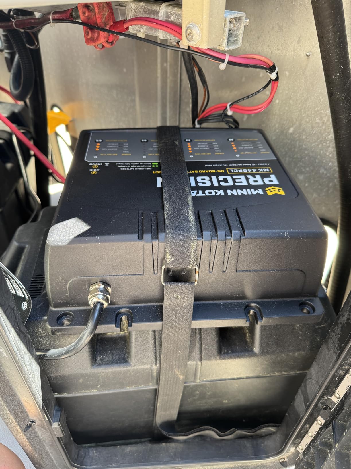 Minn Kota Precision MK-440PCL On-Board Marine Battery Charger - 4 Banks, 10 Amps Each customer photo 1