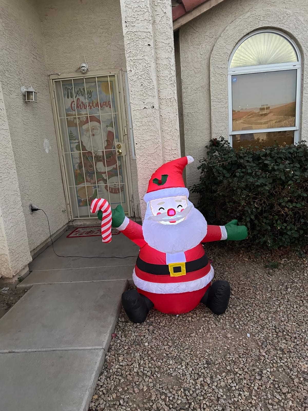 4ft Christmas Inflatables Blow Up Yard Decorations, Inflatable Santa Claus Christmas Outdoor Decoration, Blow Up Santa Claus with Candy Cane for Christmas Yard Garden Decorations customer photo 1
