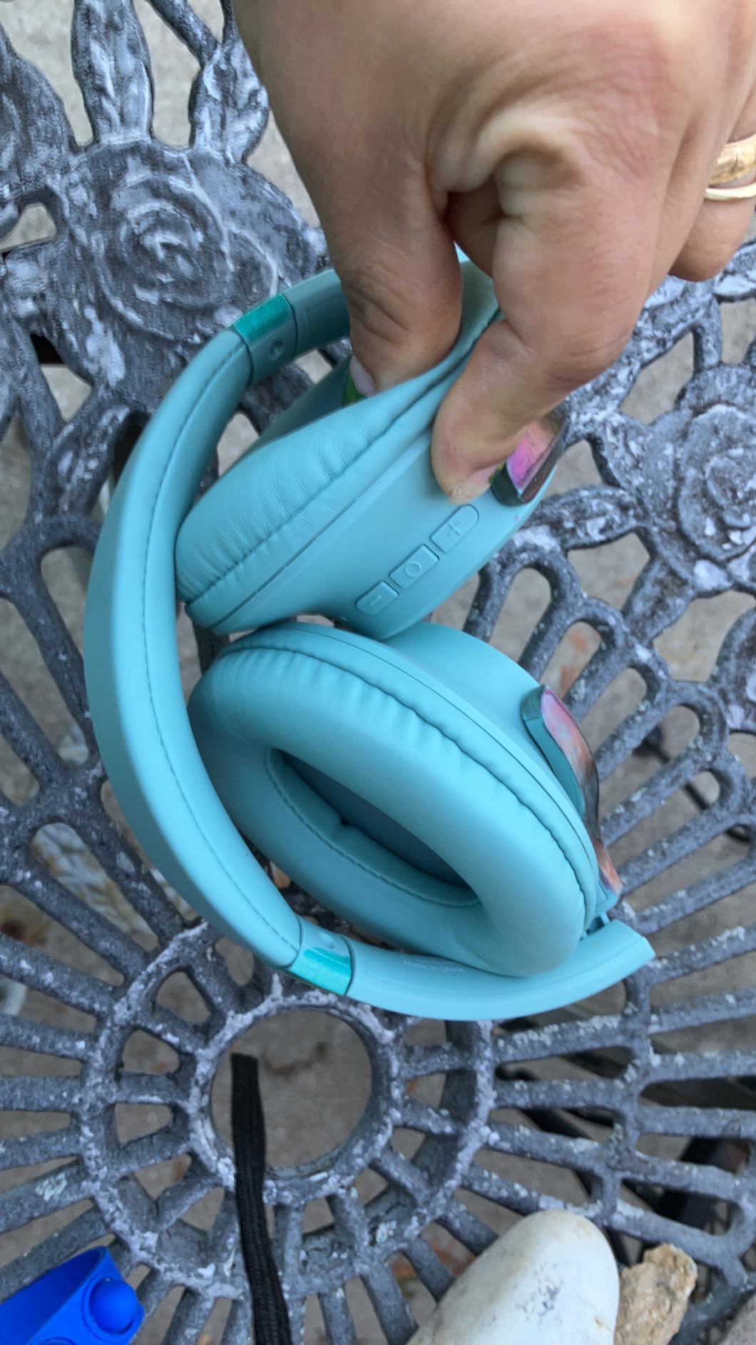 KVIDIO Bluetooth Headphones Wireless Over Ear Headsets 65H Playtime customer photo 1
