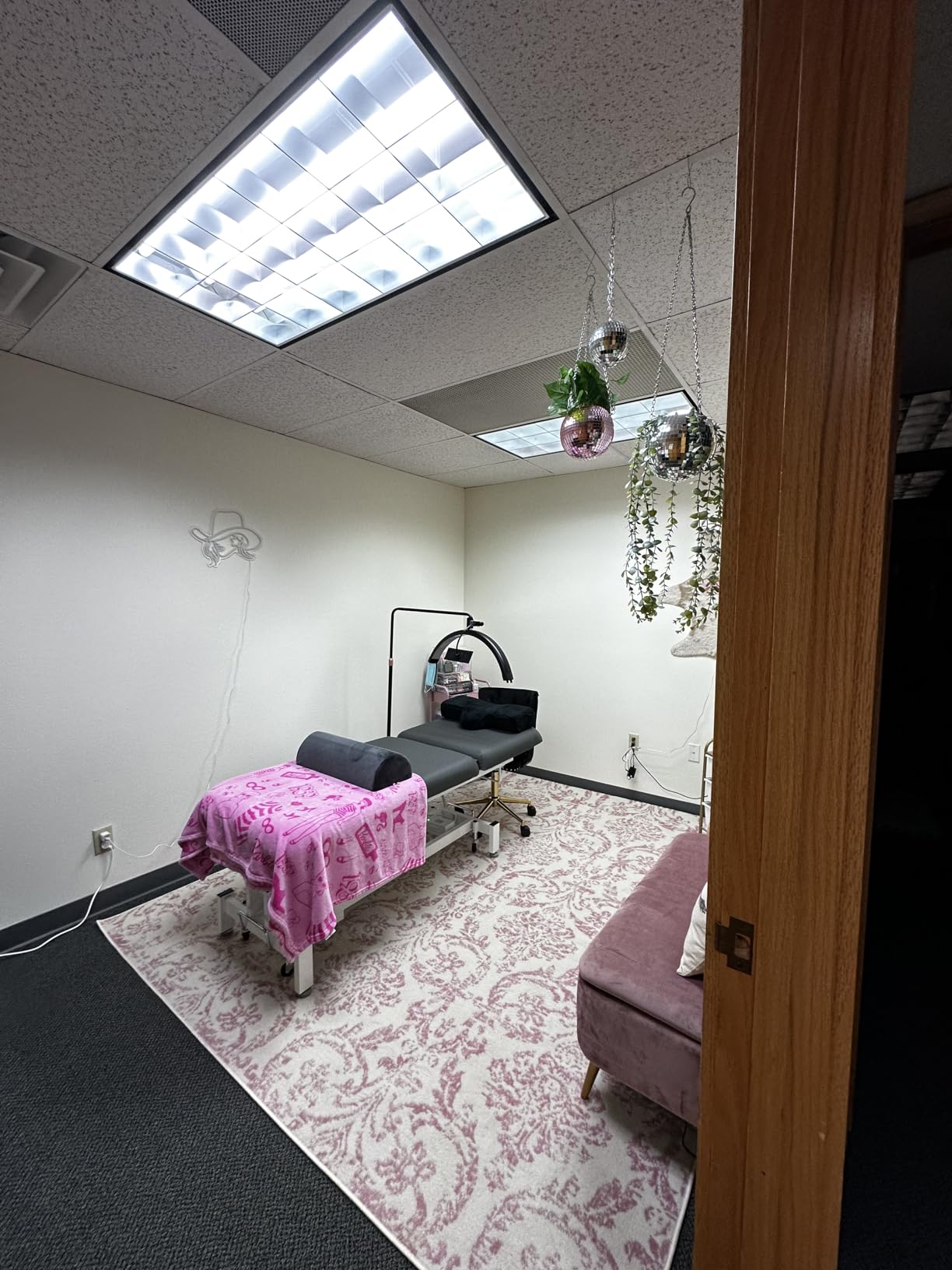 SKINACT Bliss Electric Spa Facial Treatment Table for Medical spa (Black) customer photo 1