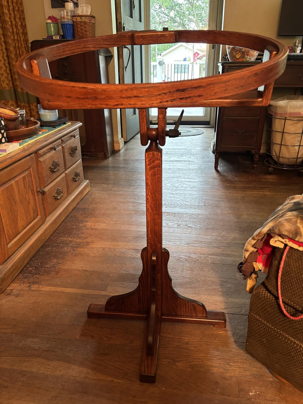 DutchCrafters Solid Oak Wood 22 Inch Round Extra Large Tilting Quilt Hoop with Stand, Quilting Frame for Hand Quilting - Amish Made in America (Medium Walnut) customer photo 1