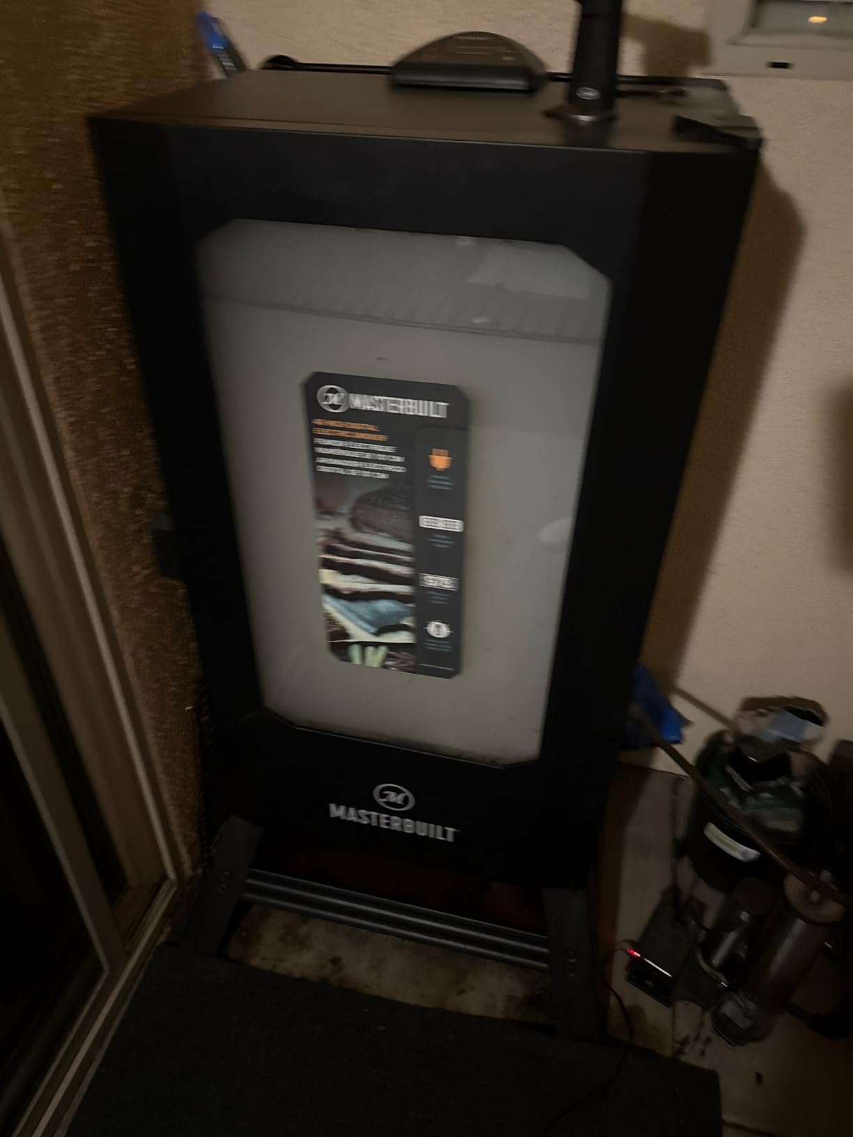 Masterbuilt 40-inch Digital Electric Vertical BBQ Smoker with Leg Kit, Side Wood Chip Loader and 970 Cooking Square Inches in Black, Model MB20070122 customer photo 2