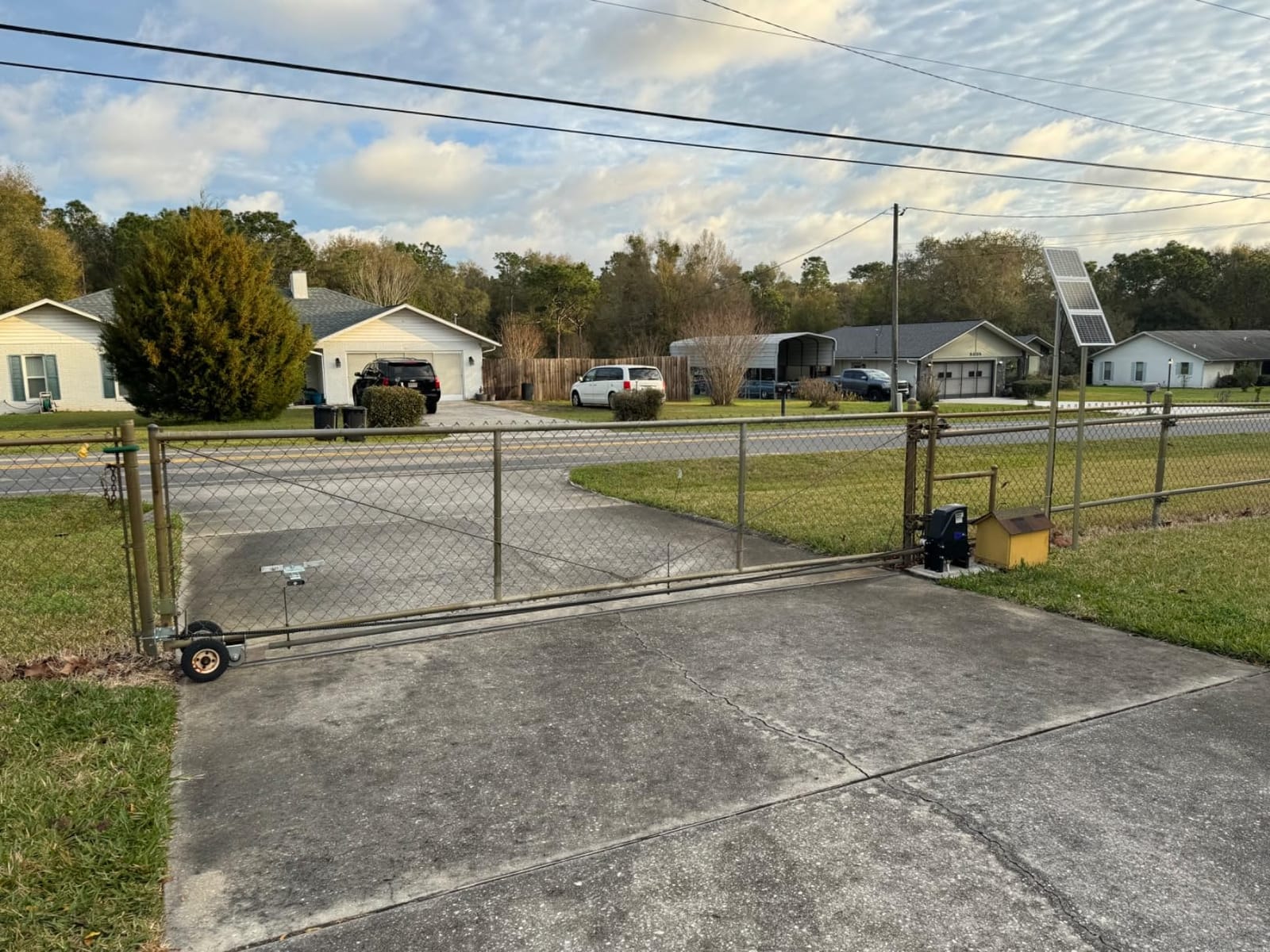 TOPENS DKC1100S Solar Sliding Gate Opener Chain Drive Automatic Gate Motor for Heavy Driveway Slide Gates Up to 2600 Pounds, Electric Gate Operator Battery Powered with Solar Panel Remote Control Kit customer photo 1