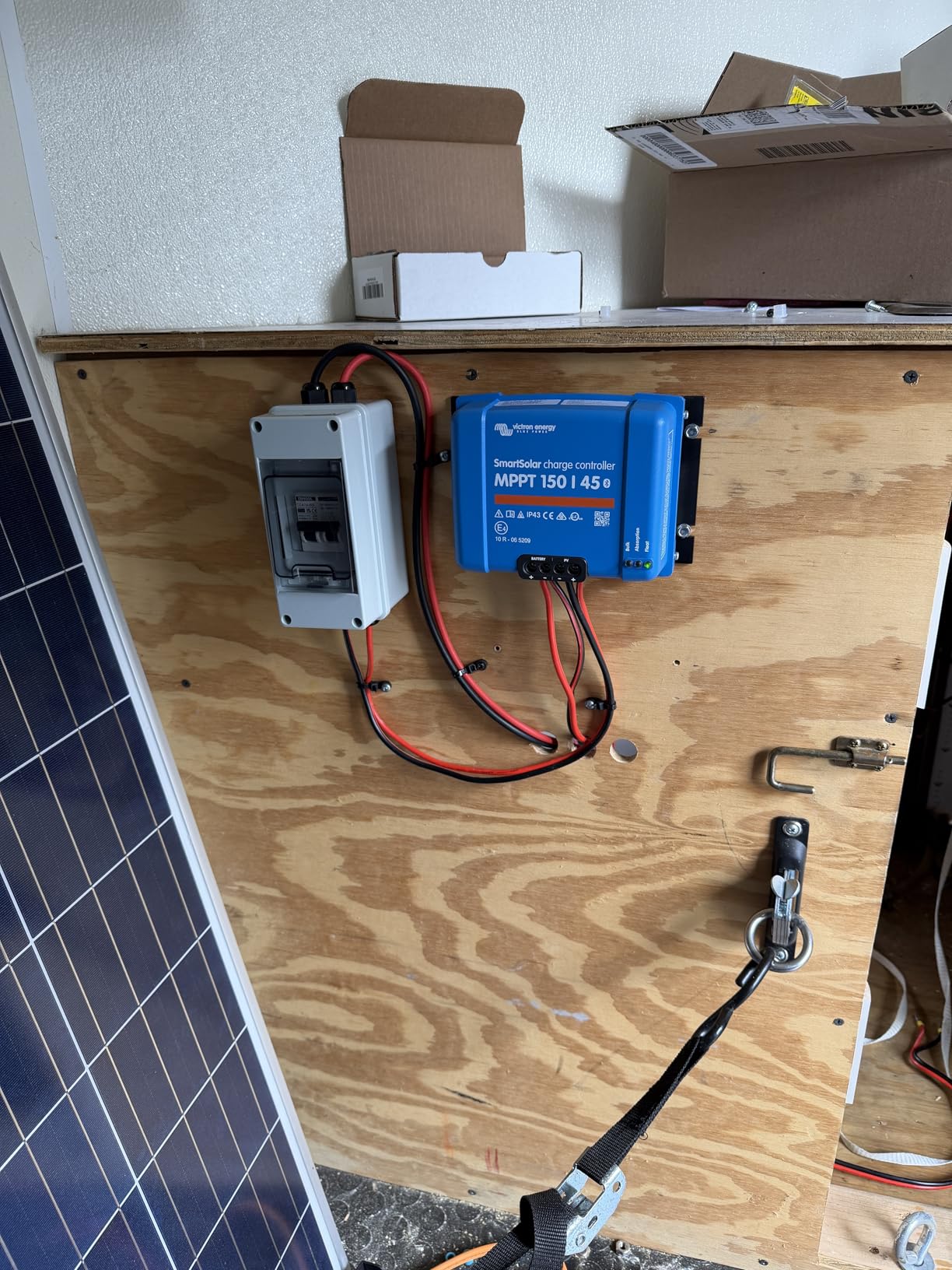 Victron Energy SmartSolar MPPT Charge Controller 150V, 45A, 12/24/36/48V | Bluetooth Solar Charge Controllers for Solar Panels customer photo 1
