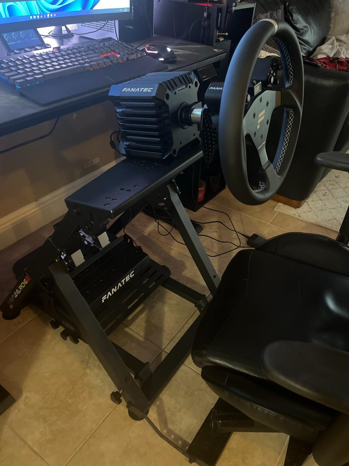 Next Level Racing Wheel Stand 2.0. Steering wheel stand for Thrustmaster, Fanatec, moza Racing on PC and video game consoles customer photo 2