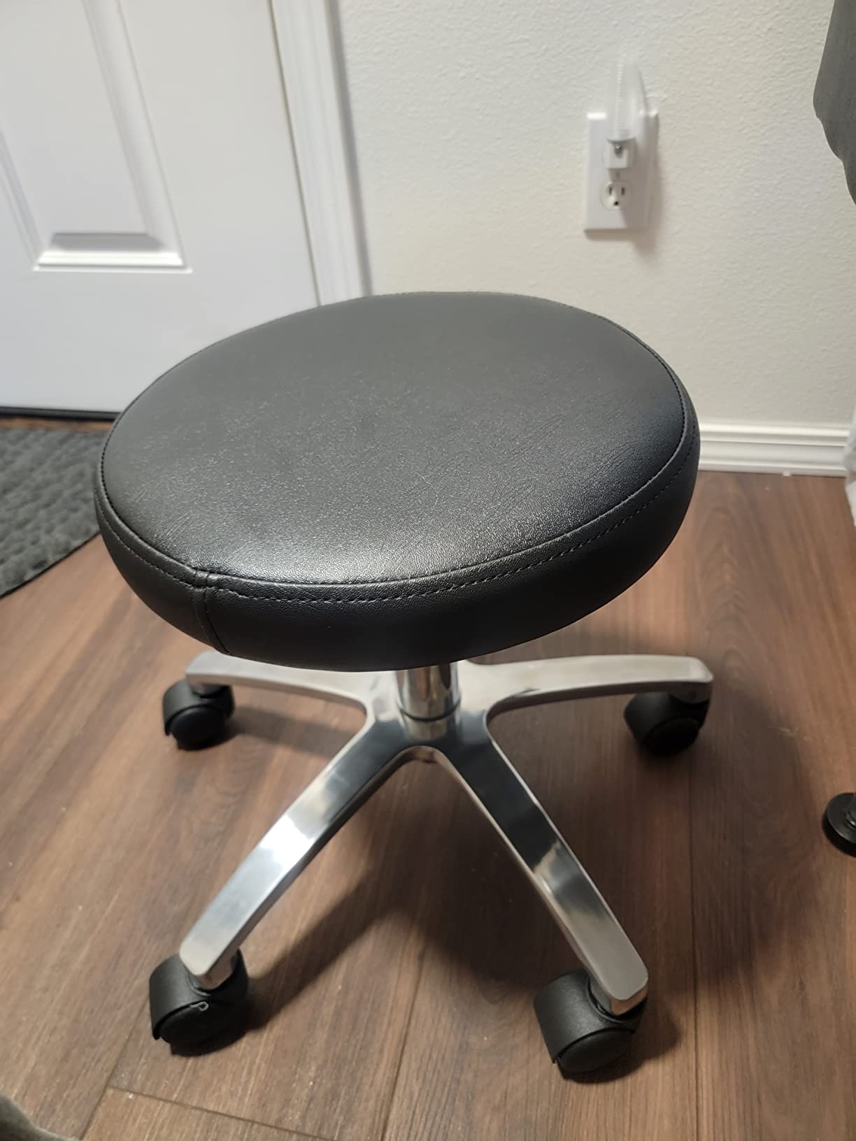 OmySalon Pedicure Chair White with Stool & Bubble Massage Foot Bath, Hydraulic Pedi Chair for Nail Tech, Beauty Spa Salon Unit Station Technician Supplies customer photo 1