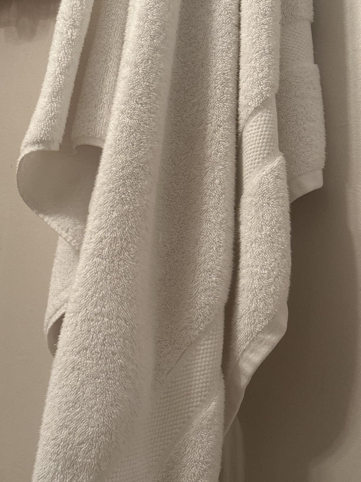 Infinitee Xclusives Jumbo Bath Sheets Towels for Adults - 600 GSM (35X70 Inches) - 100% Ring Spun Cotton, Soft and Absorbent Large Bath Towels for Bathroom (Brilliant White) customer photo 1