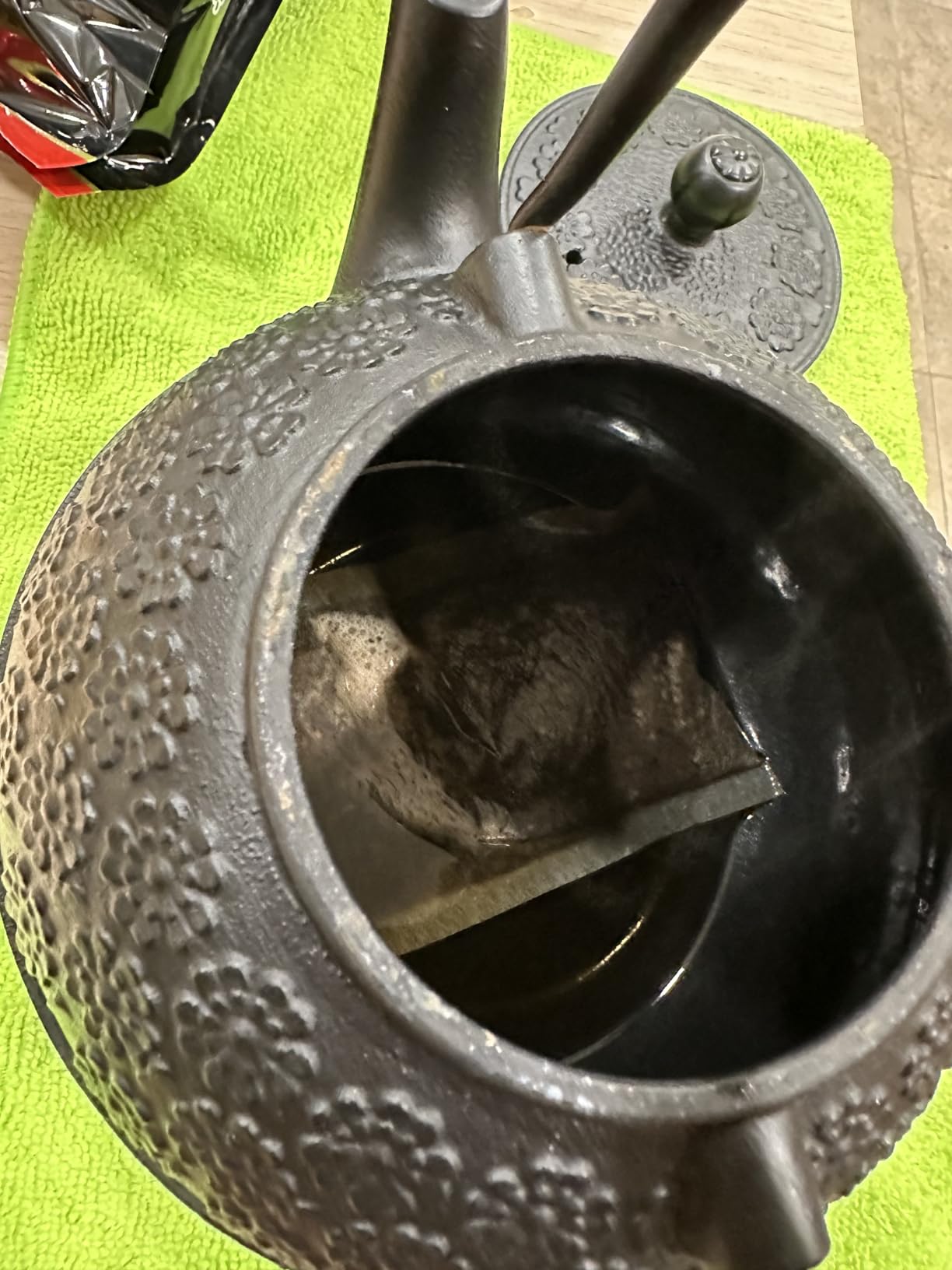 Sotya Cast Iron Tea Pot with Infusers for Loose Tea, 40oz Japanese Tetsubin customer photo 2