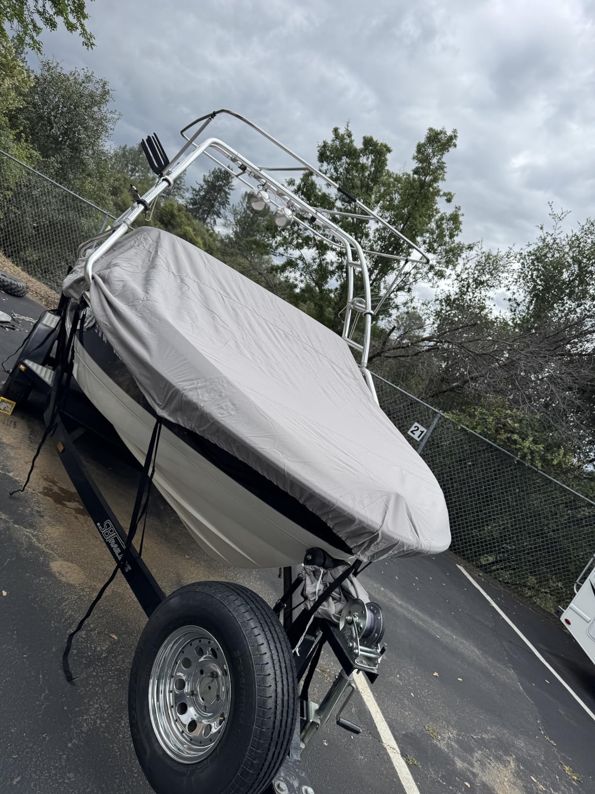 Waterproof 20-22FT Boat Cover, 1200D Heavy Duty Trailerable Cover | Marine Grade Oxford Fabric, UV & Tear Resistant, Double Stitching, Elastic Hem, Fits V-Hull/Ski Boat/Bass Boat/Fishing Boat customer photo 1