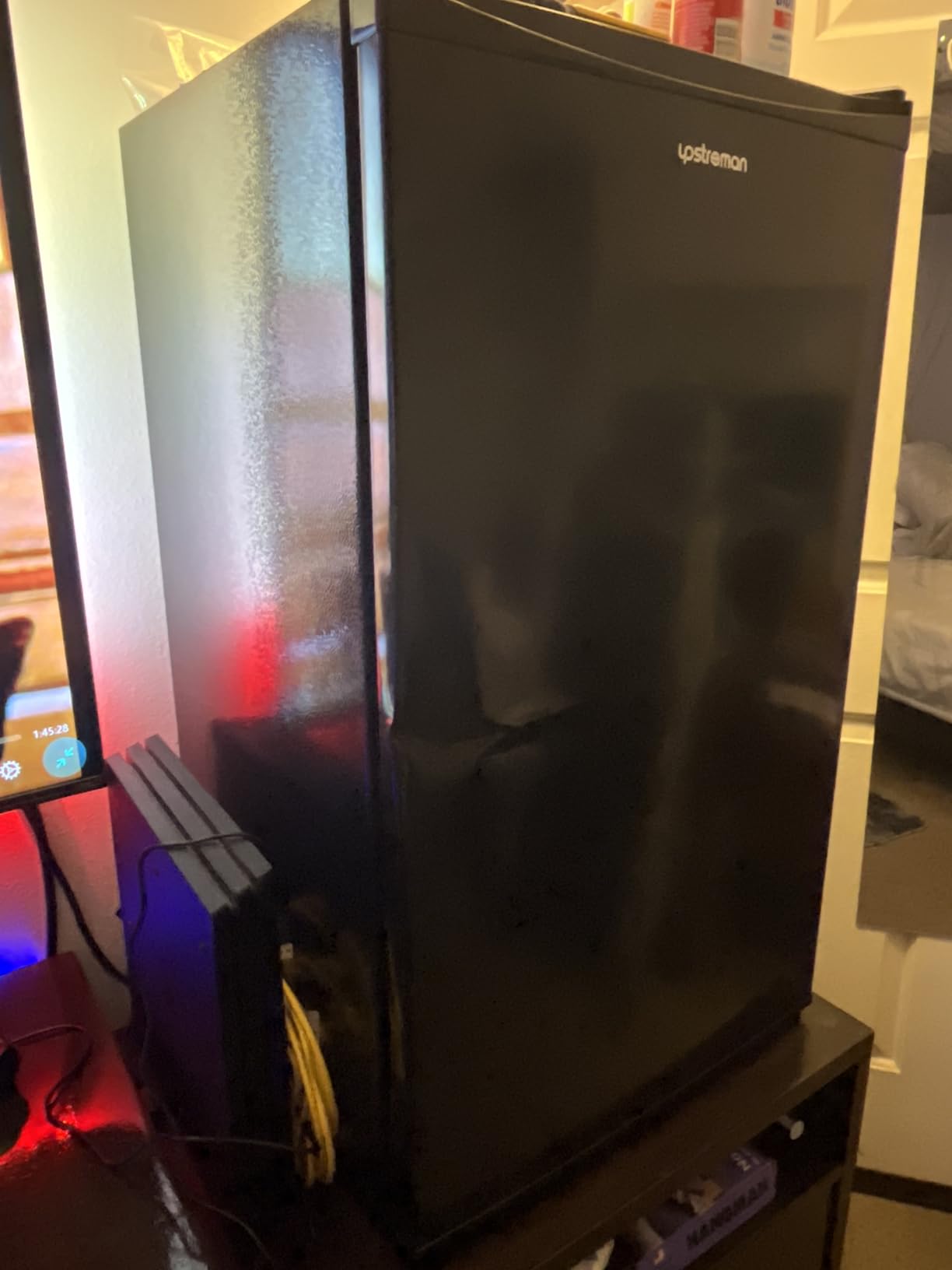 Upstreman 3.2 Cu.Ft Mini Fridge with Freezer - Black BR321 customer photo 2