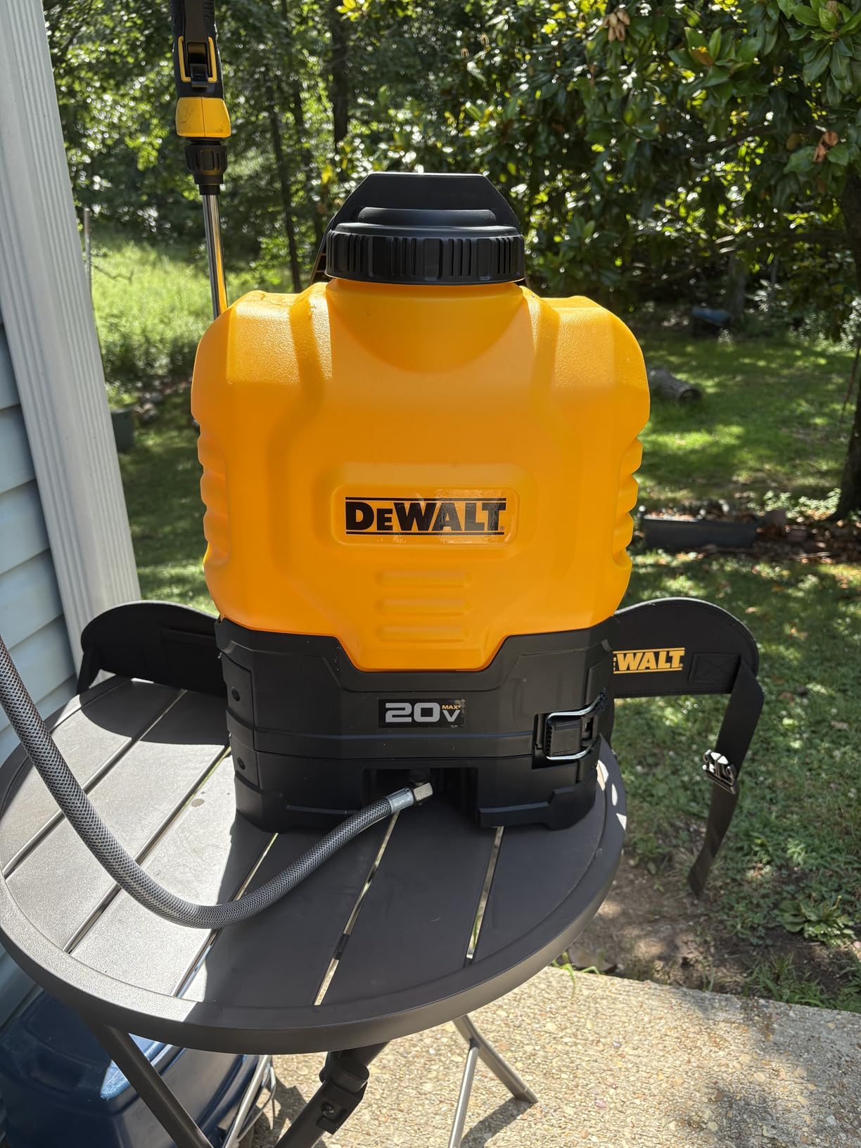 Dewalt 190681 20V MAX 4 gal. Lithium-ion Cordless Backpack Sprayer Kit (2 Ah) customer photo 1