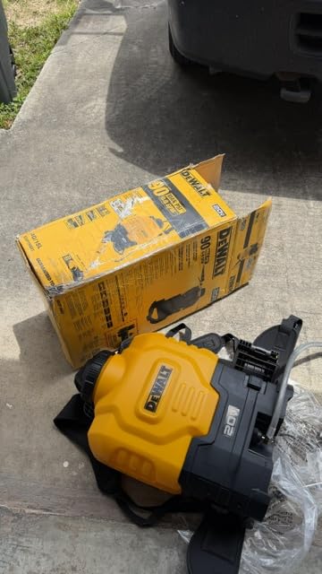 Dewalt 190681 20V MAX 4 gal. Lithium-ion Cordless Backpack Sprayer Kit (2 Ah) customer photo 2