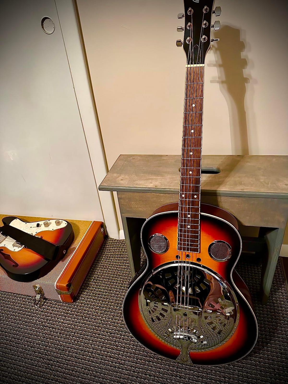 Pyle Resophonic Resonator Acoustic Electric Guitar - 6 String Round Neck Sunburst Mahogany Traditional Resonator w/Built-in Pre Amplifier, Case Bag, Strap, Steel Strings, Tuner, Picks customer photo 2