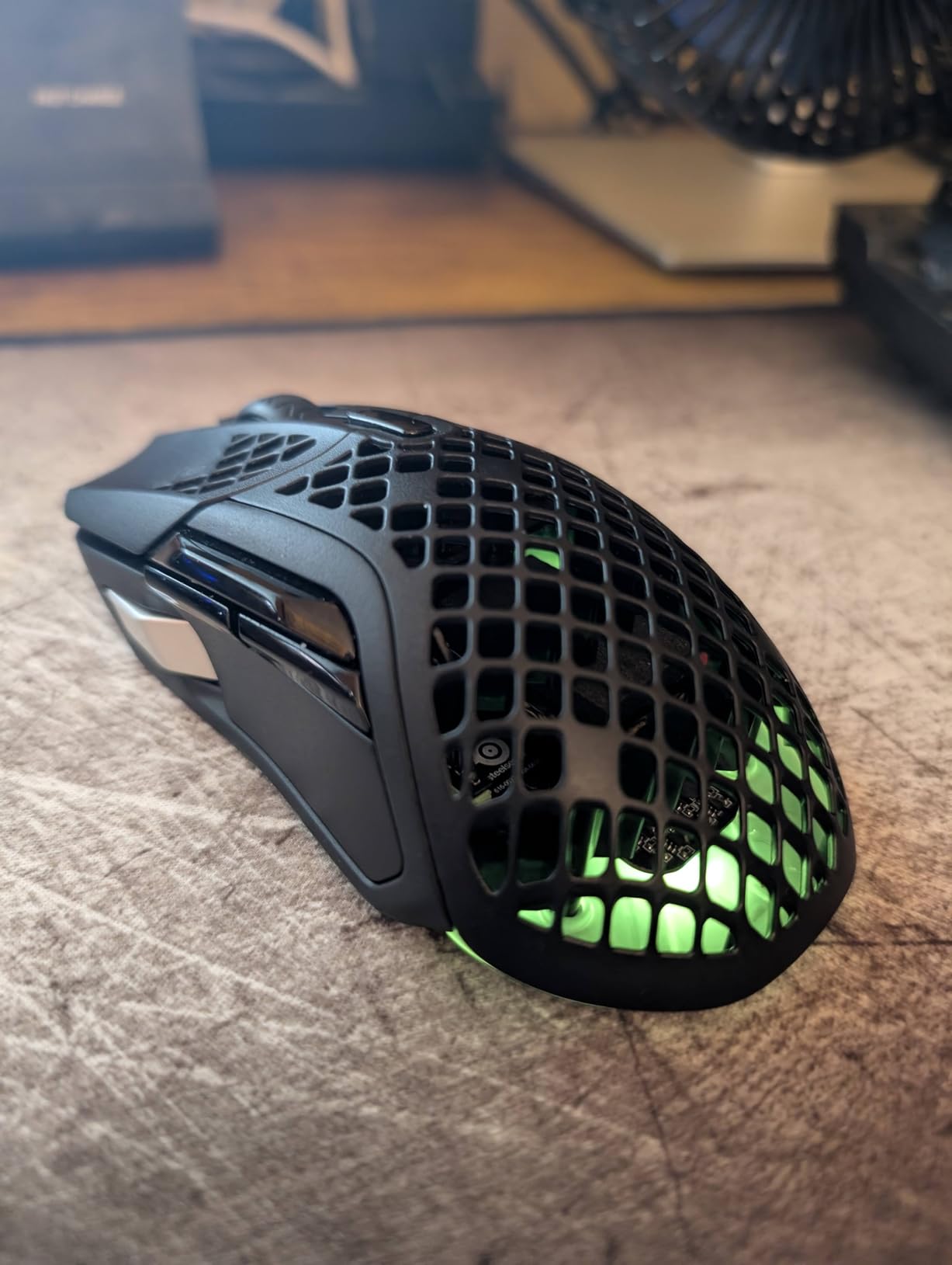 SteelSeries Aerox 5 Wireless - Holey RGB Gaming Mouse - Ultra-lightweight Water Resistant Design - 9 Buttons - Bluetooth/2.4 GHz - 18K DPI TrueMove Air Optical Sensor customer photo 2