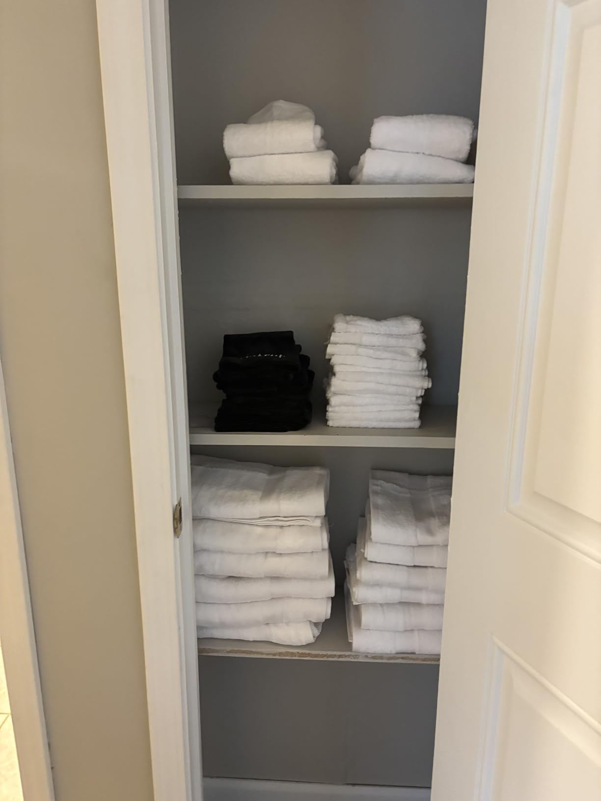 White Classic Wealuxe Grey Towels for Bathroom 6 Pack, Cotton Bath Towel Set for Hotel, Gym, Spa, Soft Extra Absorbent Quick Dry 24x50 Inch customer photo 1