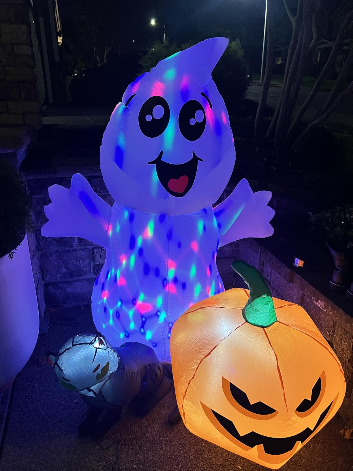 Halloween Inflatable 5FT Ghost with Black Cat and Pumpkin, Built-in LEDs Blow Up Yard Decoration for Party Outdoor Yard Garden Lawn customer photo 1