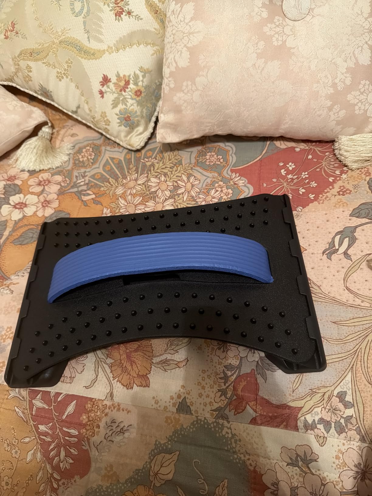 MINOLL Back Stretcher for Lower Back Pain Relief, Multiple Level Adjustable Arch Lumbar Back Cracker Board, Back Cracking Device, Back Massager for Scoliosis, Spine Decompression Support customer photo 2