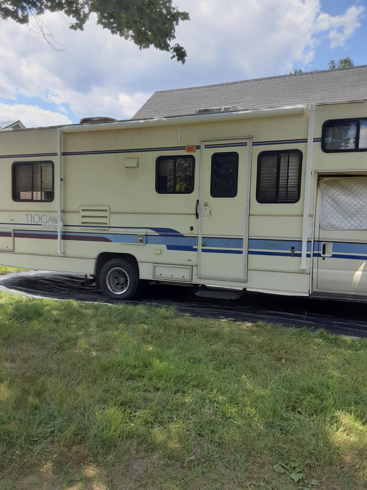 Suncode RV Awning for RV, Camper & Travel Trailers - Manual RV Awning Complete Kit, Manual Camper Awning, RV Roll Out Awning - 10x8Ft - Black Frame & Black Fade customer photo 1
