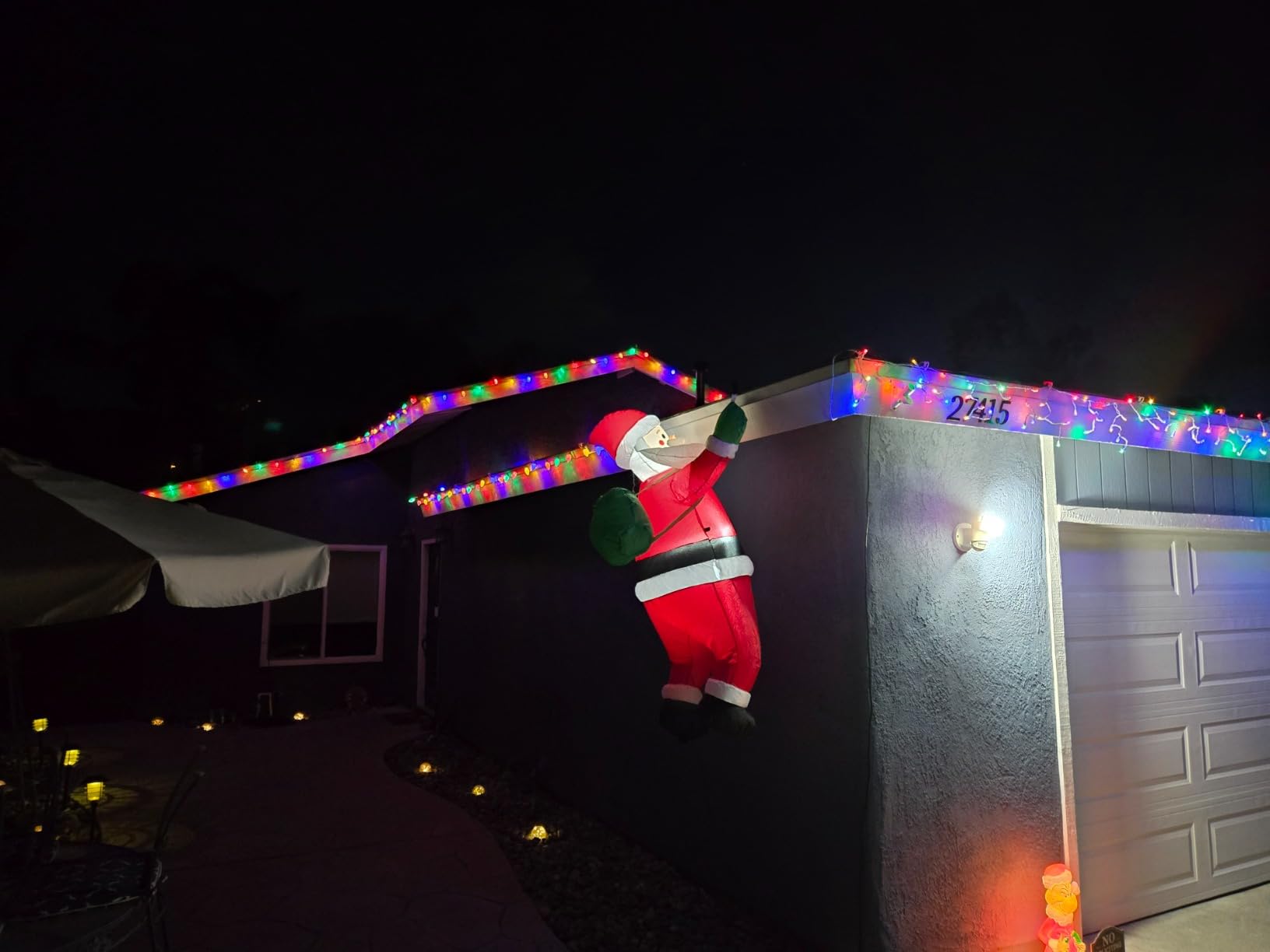 Joiedomi 5.5 FT Tall Christmas Inflatables Outdoor Decorations Hanging Santa with Gift Bag, Christmas Blow Up Climbing Santa Yard Decoration with Build-in LED for Xmas Party, Garden, Lawn Decor customer photo 1