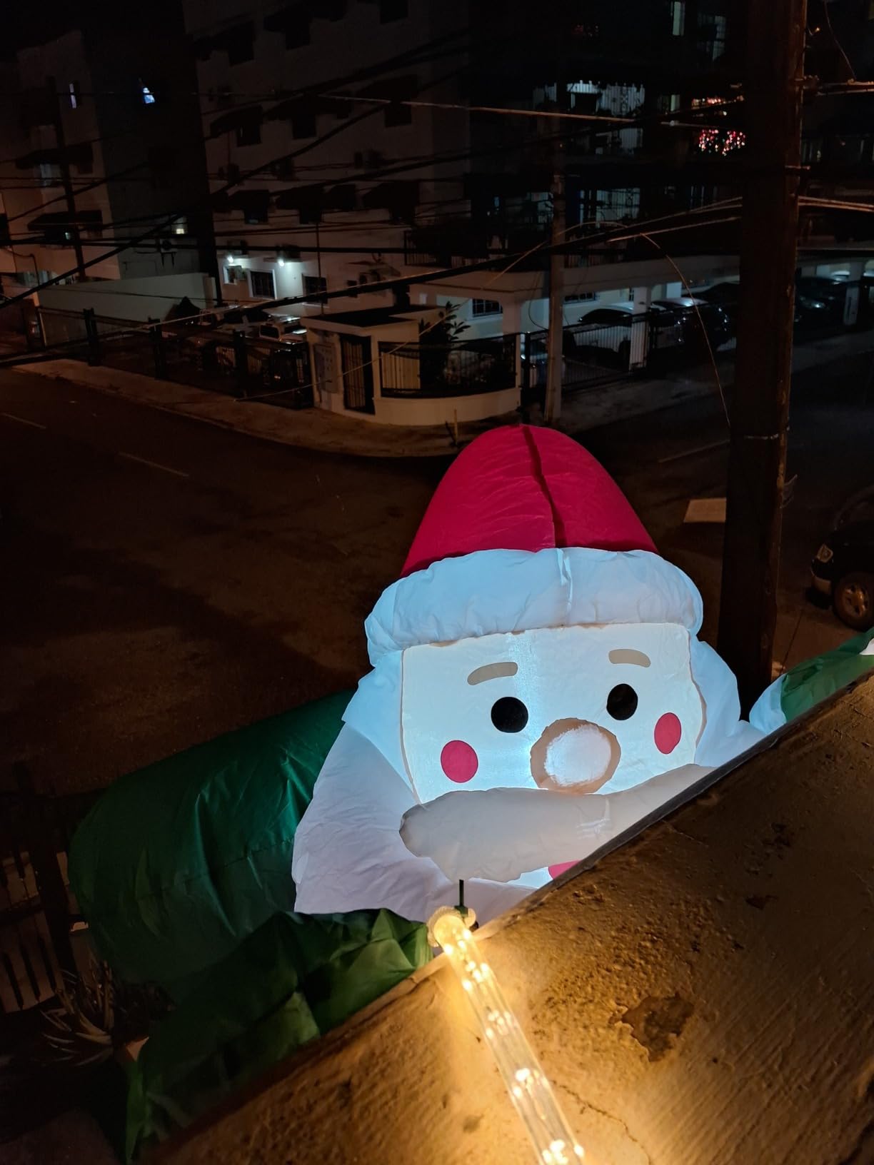 Joiedomi 5.5 FT Tall Christmas Inflatables Outdoor Decorations Hanging Santa with Gift Bag, Christmas Blow Up Climbing Santa Yard Decoration with Build-in LED for Xmas Party, Garden, Lawn Decor customer photo 2