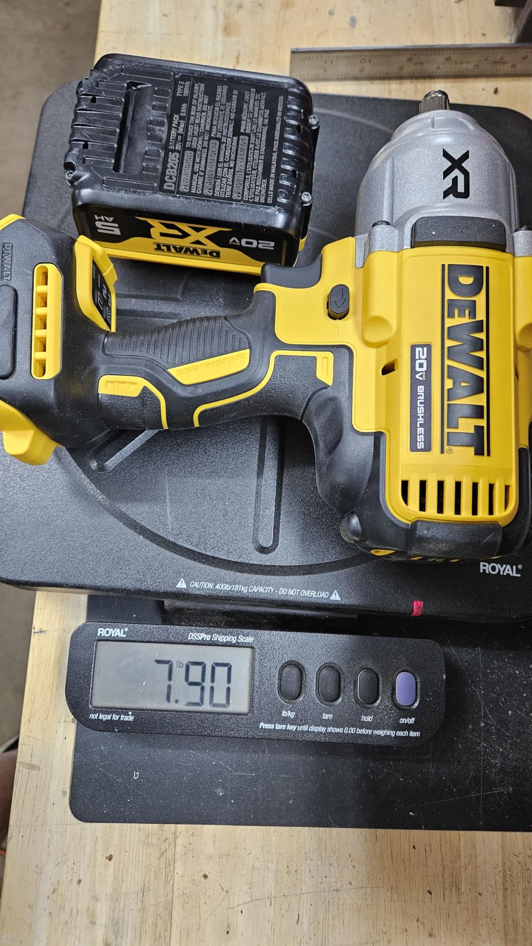 DEWALT 20V MAX Cordless Impact Wrench with Hog Ring Anvil, Brushless High Torque 1/2 Impact Gun, 4-Mode Speed (DCF900P1) customer photo 1