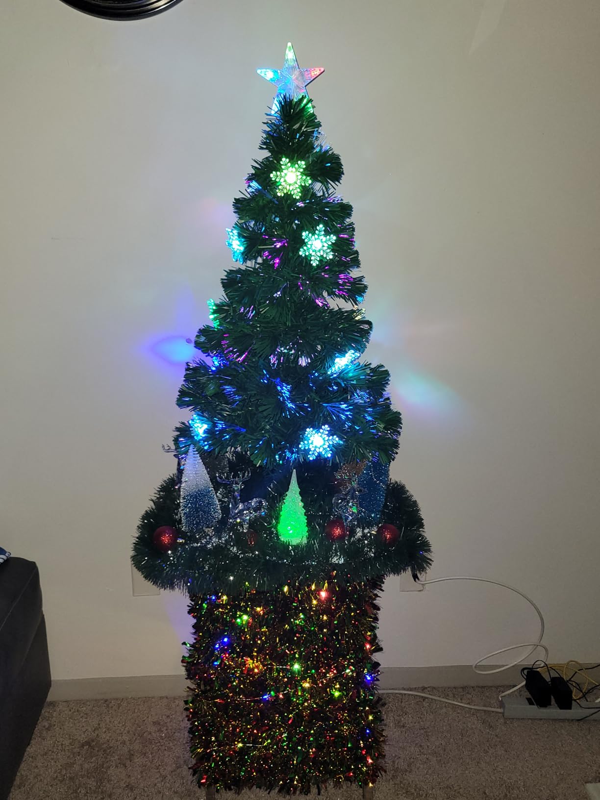 Prsildan 5 FT Fiber Optic Christmas Tree with Lights Artificial Xmas Trees | Pre-Lit, Multi-color LEDs, with Snowflakes & Top Star, Lighted Fake Christmas Tree, Holiday Home Decor customer photo 2
