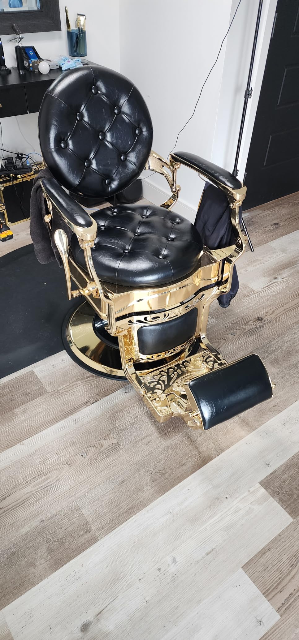OmySalon Vintage Barber Chair All Purpose Heavy Duty, Hydraulic Recline Salon Beauty Styling Chair Retro, 360 Degree Swivel for Hair Stylist Tattoo Barbershop customer photo 2