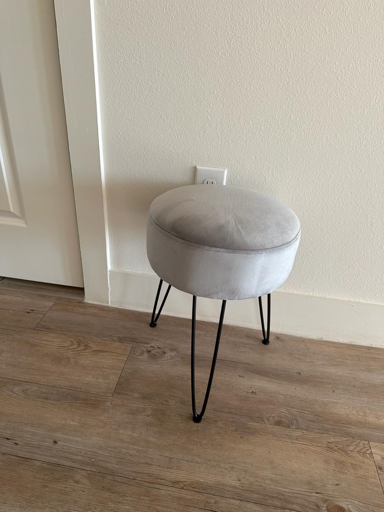 LUE BONA Vanity Stool, Black Vanity Stools for Makeup Room, Round Ottoman Foot Stool, Velvet Footrest Vanity Chair for Bathroom Vanity, Bedroom, Living Room, Entryway, Offices customer photo 1