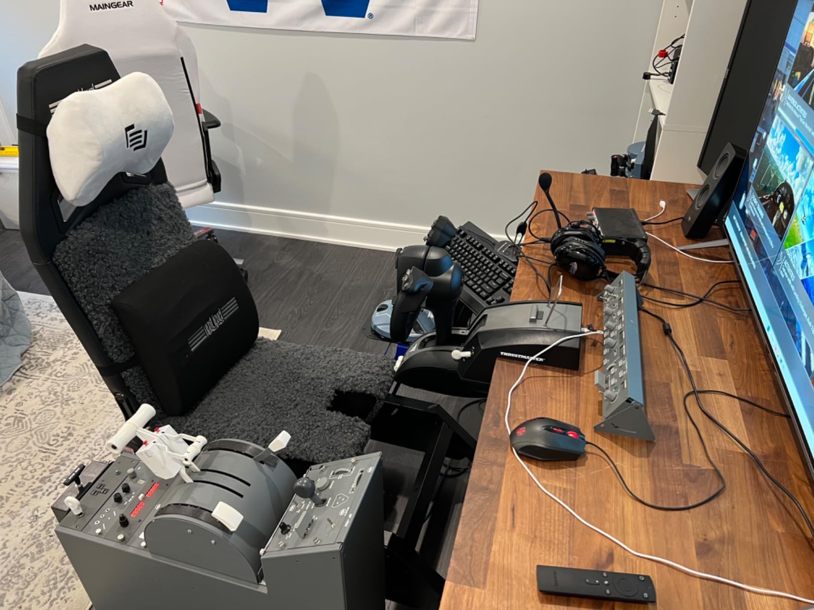 Next Level Racing Flight Simulator Cockpit: Boeing Commercial Edition (NLR-S027) customer photo 2