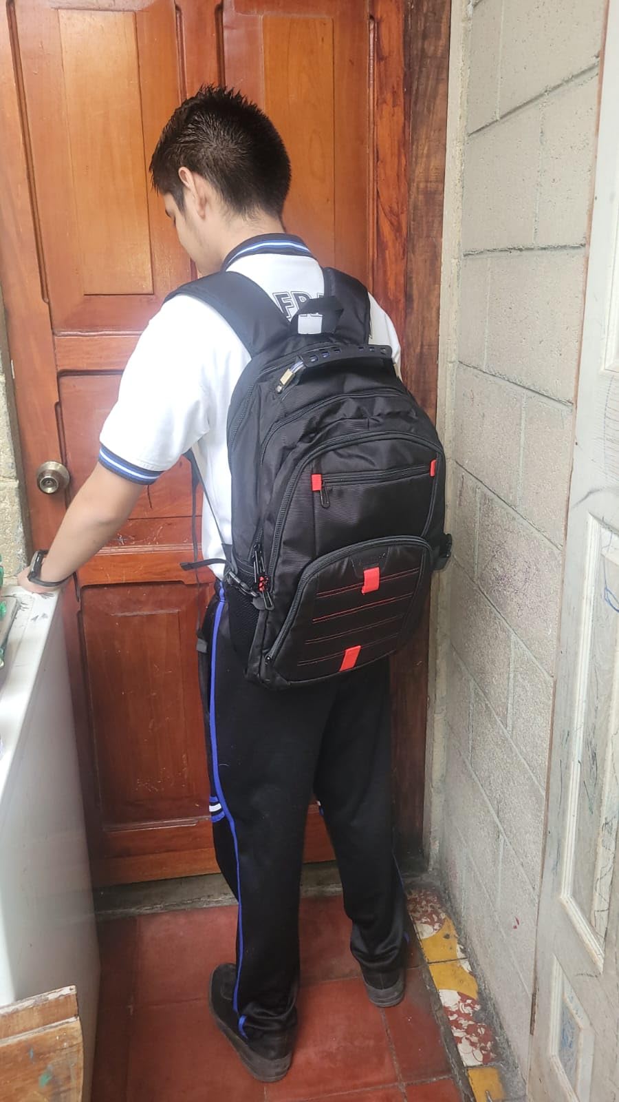 ANTERK Extra Large Travel Laptop Backpack 17.3 In Carry on Backpack for Men | Travel Backpack Anti Theft Water Resistant College Bussiness TSA Airline Approved Work Computer Backpack, Black customer photo 1