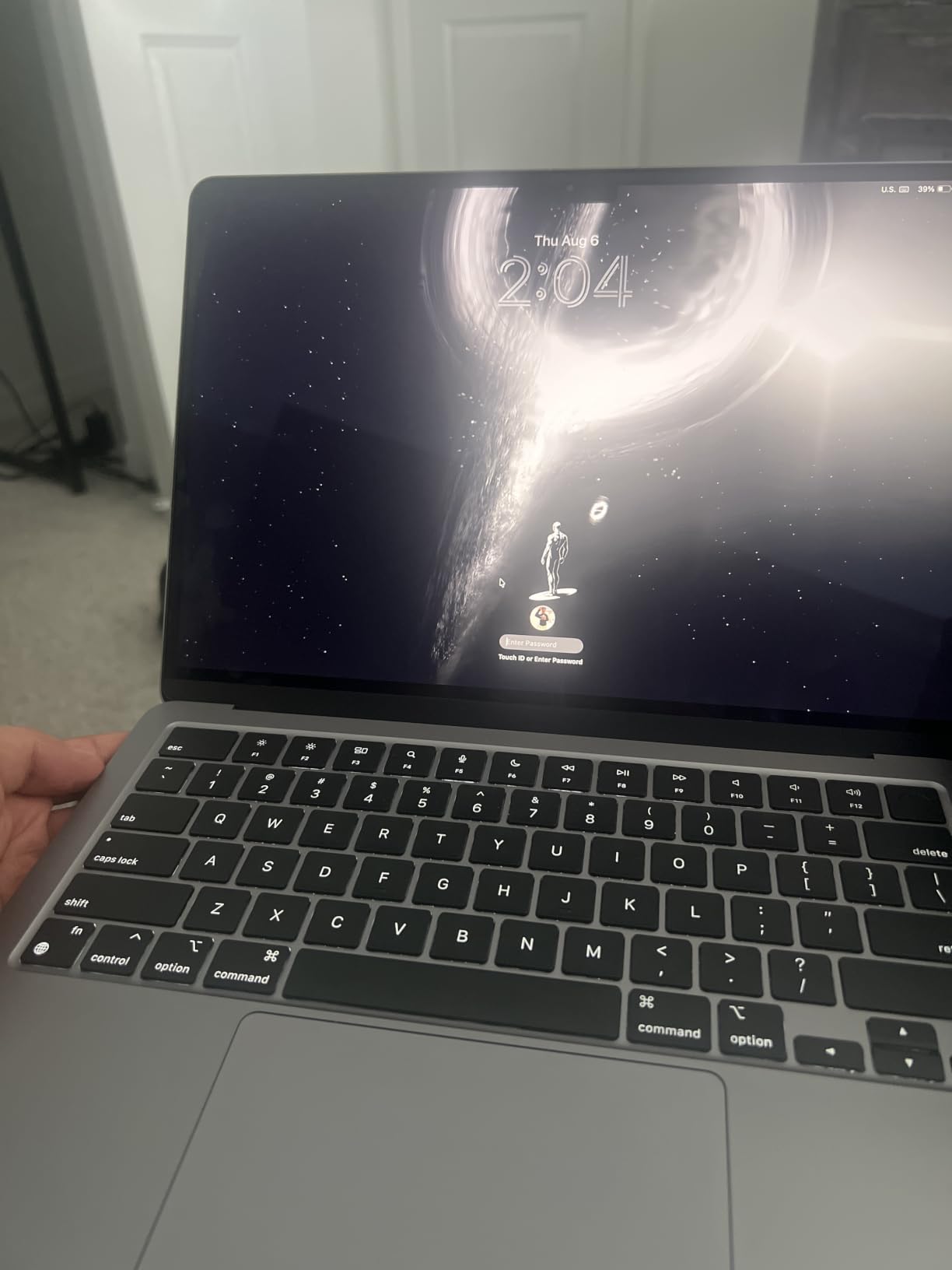 Apple 2022 MacBook Air Laptop with M2 chip (13.6-inch, 8GB RAM, 256GB SSD Storage) Starlight (Renewed) customer photo 1