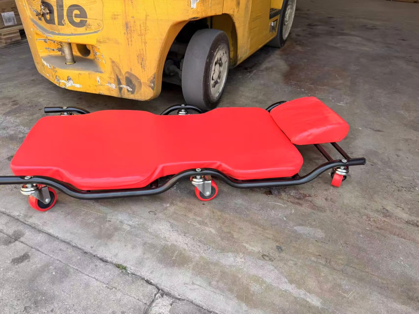 BESTOOL 44-Inch Mechanic Creeper, 450 lb, 6 PU Swivel Casters, Red customer photo 2