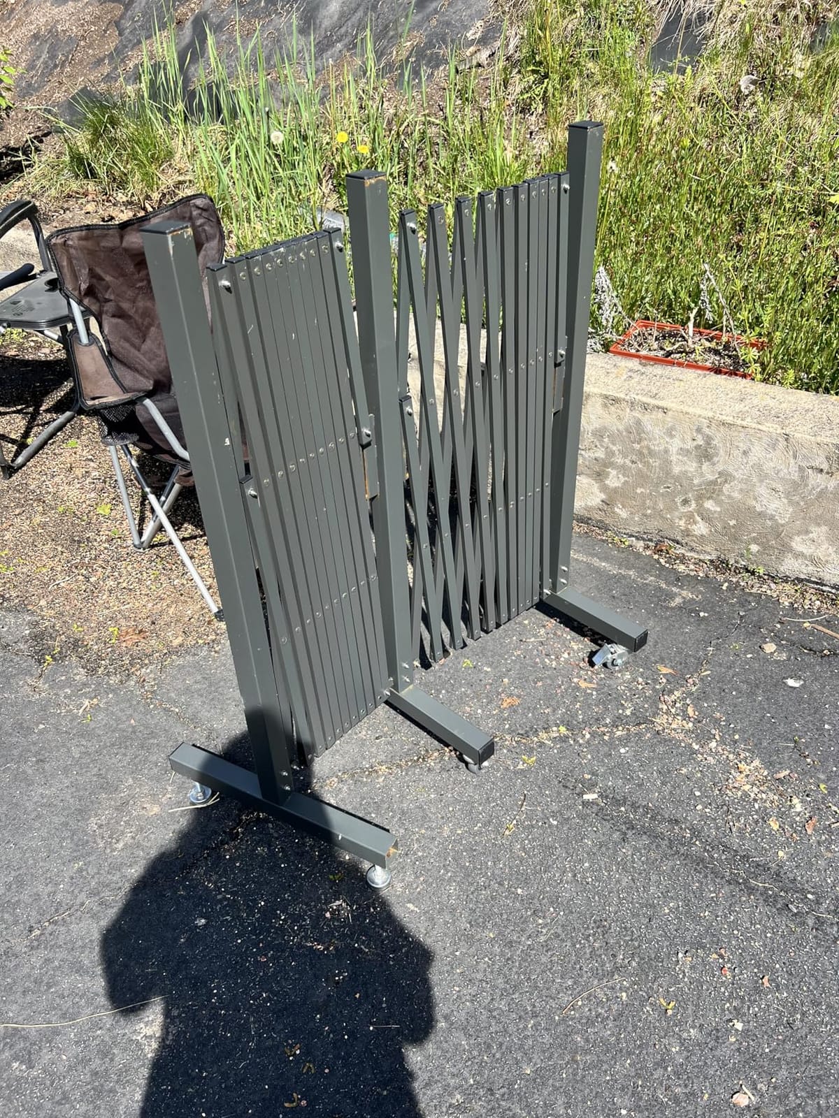 GYMTIME Industrial Expandable Metal Barricade, 16 Feet, Easily Assembled Safety Barrier with Casters, Flexible Mobile Retractable Gate, Adjustable Traffic Fence customer photo 2