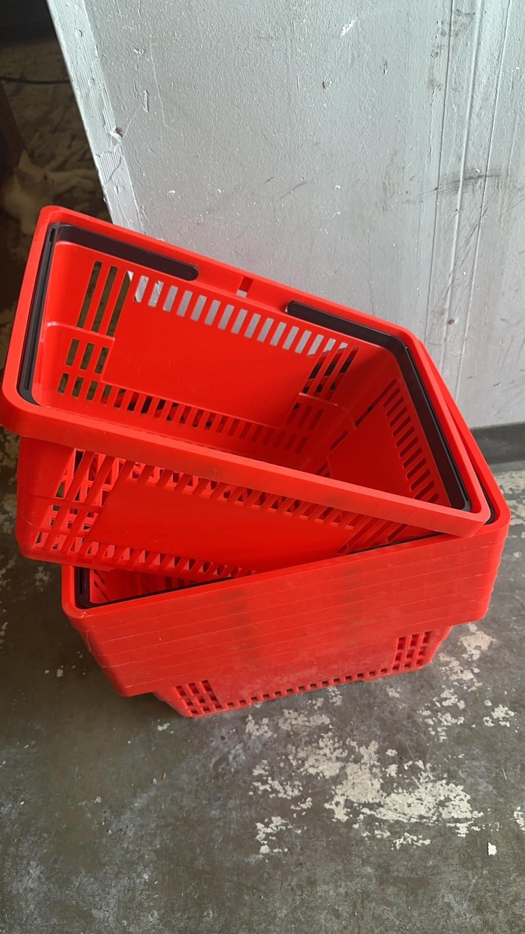12 Pcs Shopping Baskets 20 L Plastic Store Retail Baskets with Handles 16.9 * 11.8 * 9.1 Inches for Market Grocery Supplies Thrift Convenience Storage (Red) customer photo 2