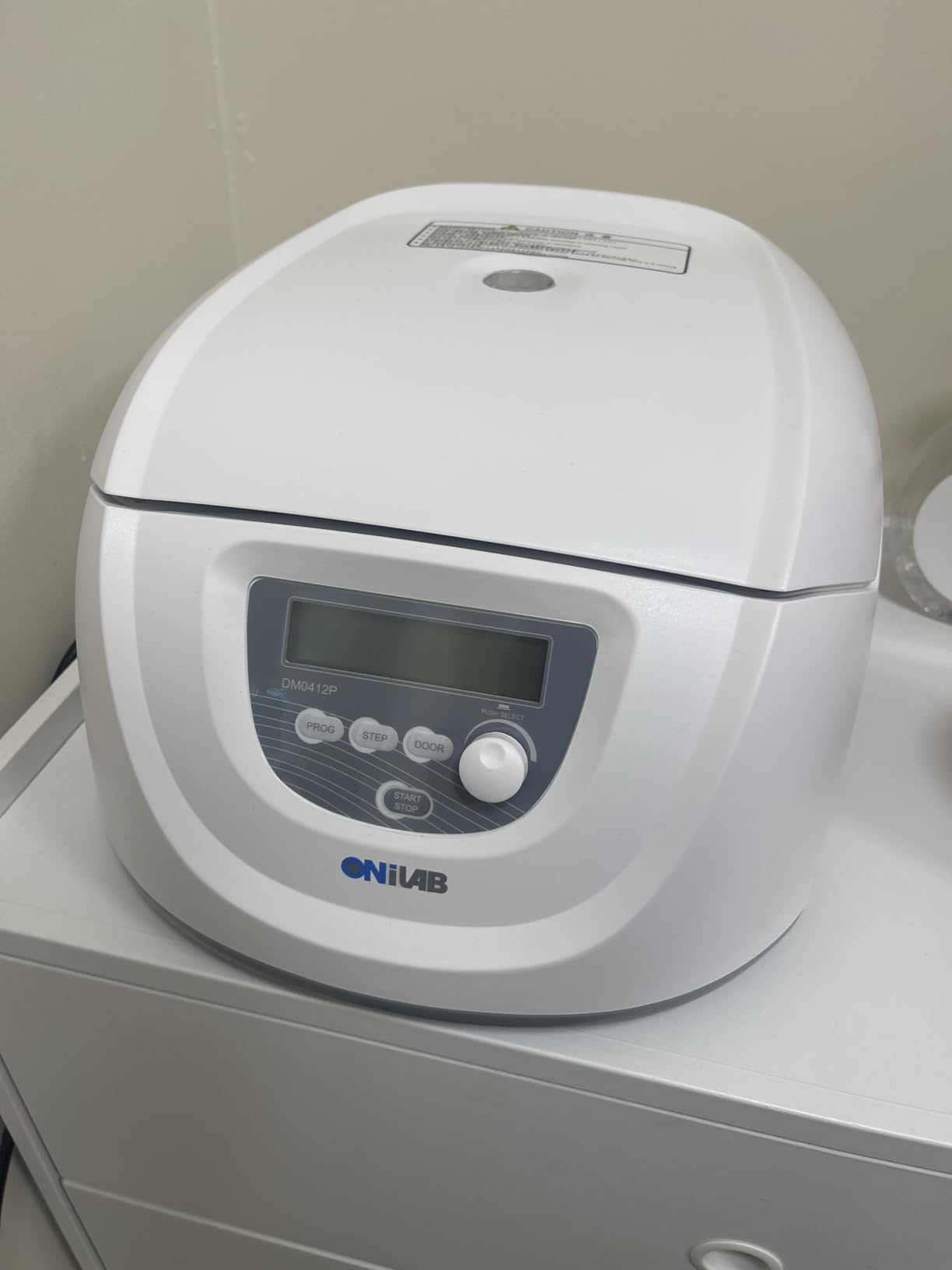 ONiLAB Professional PRP Centrifuge Machine 15mLx8, 10mL/7mL/1.5-5mlx 12, Lab Benchtop Centrifuge, 3 Preloaded Programs for Fast Operation, Store 9 Programs, 30sec-99min, 300-4500rpm(Max. 2490xg) customer photo 1