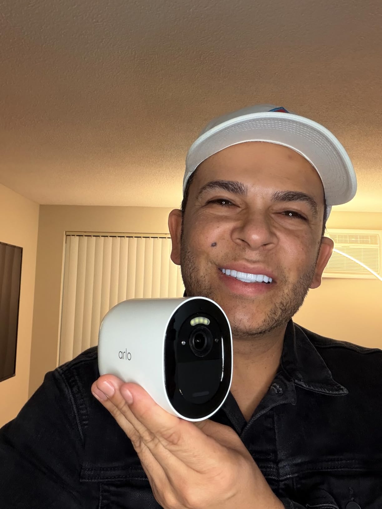 Arlo Go 2 1080p LTE Security Camera - Wireless, Rechargeable Battery | Cellular LTE for remote & off-grid use; AI animal detection; event captions; 2-way audio; SIM sold separately customer photo 1