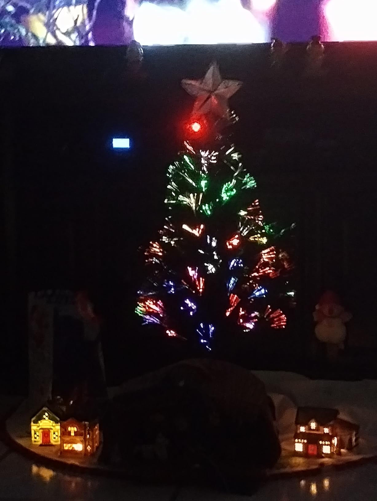 Flexible Flyer Small Fiber-Optic Christmas Tree. Pre-Lit LED Multi-Color Changing Xmas Decoration, 4 Ft customer photo 2