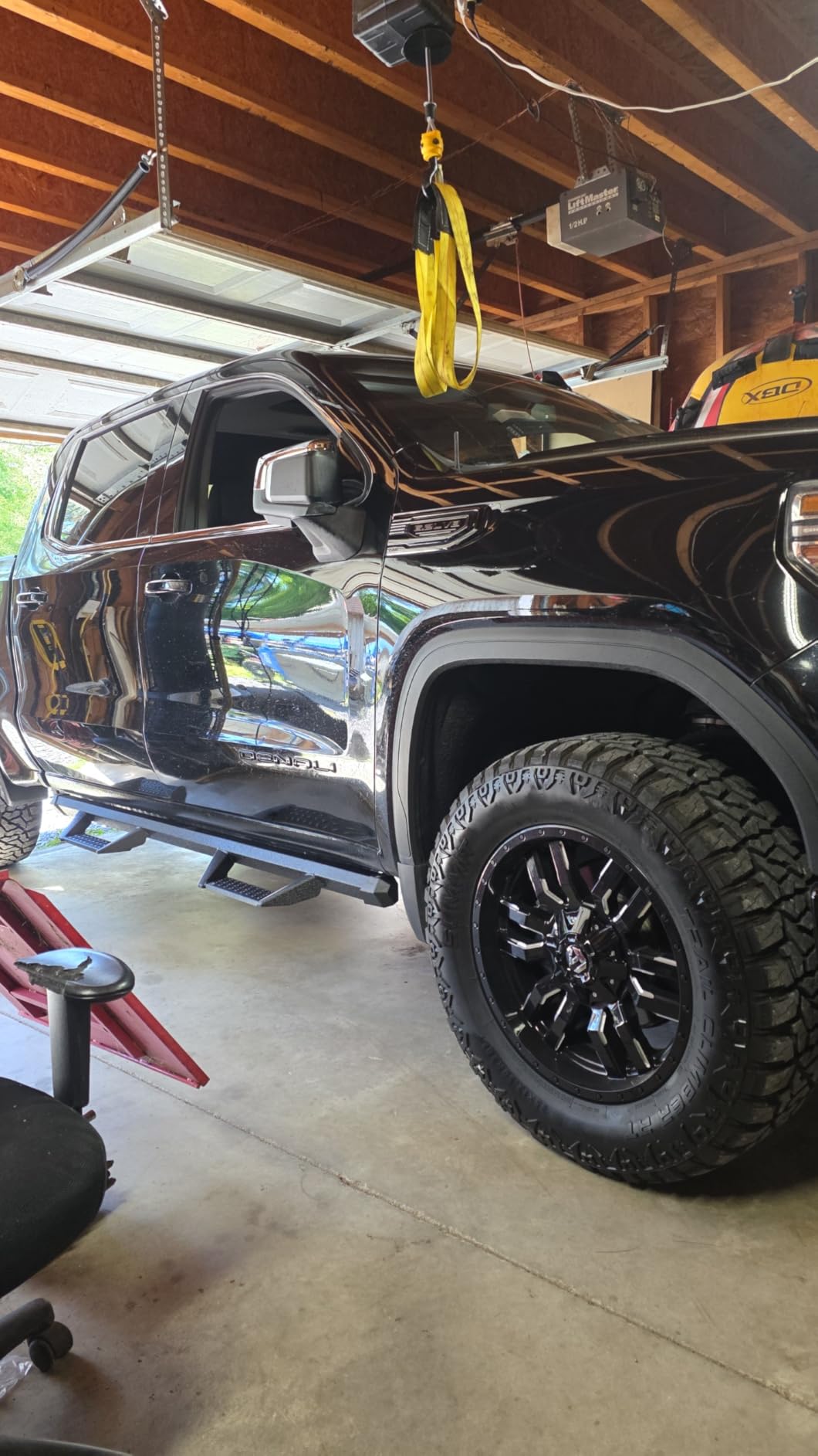 SMANOW Running Boards Compatible with 19-26 Chevy Silverado/GMC Sierra 1500 Crew Cab, 20-26 Silverado/Sierra 2500HD 3500HD Crew Cab. Dual-Stage Textured Black Powder Coated Step Bars Side Steps. customer photo 2