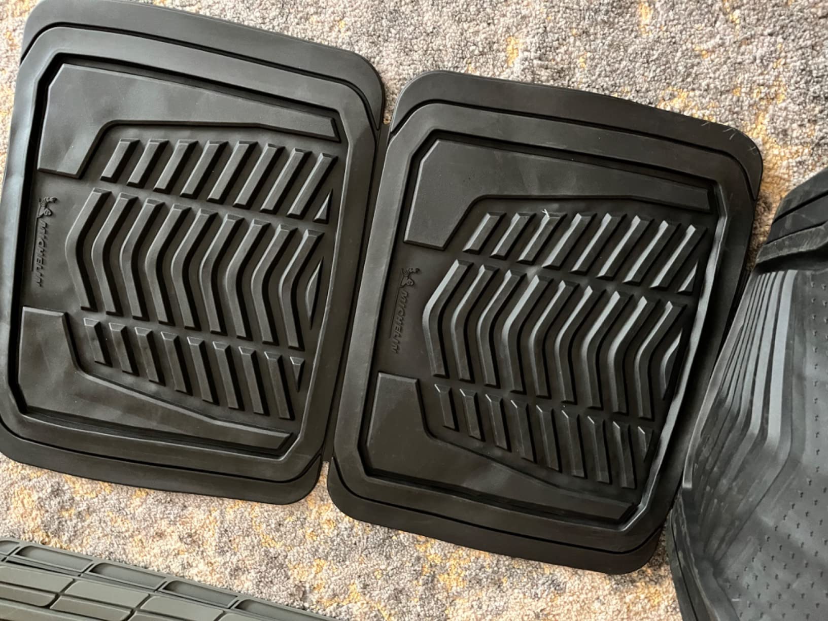 Michelin All-Weather Car Floor Mats Heavy Duty Floor Mats Protection, 4 pcs, Smart Trim Tailor Fit, Clint Back, Secure GripClip, Full Coverage Odorless Non-Slip Car Floor Mats - FL1018 Gray customer photo 2