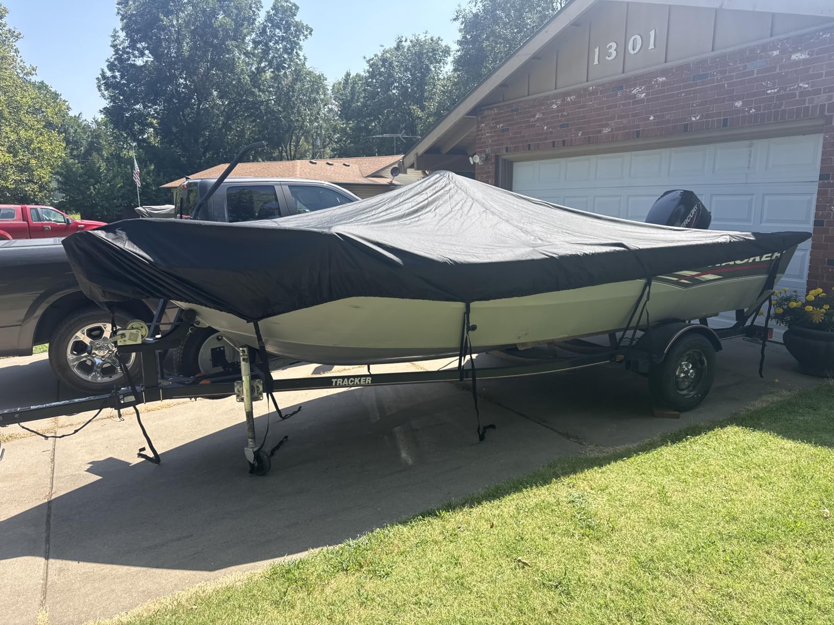 Boat Cover 16-18.5 ft, 1200D Waterproof V-Hull, Gray | Fits 16 foot 17ft 18 ft Bass Tracker Boat, Heavy Duty, UV & Tear-Resistant, Air Vents, 11 Straps & Motor Cover customer photo 1