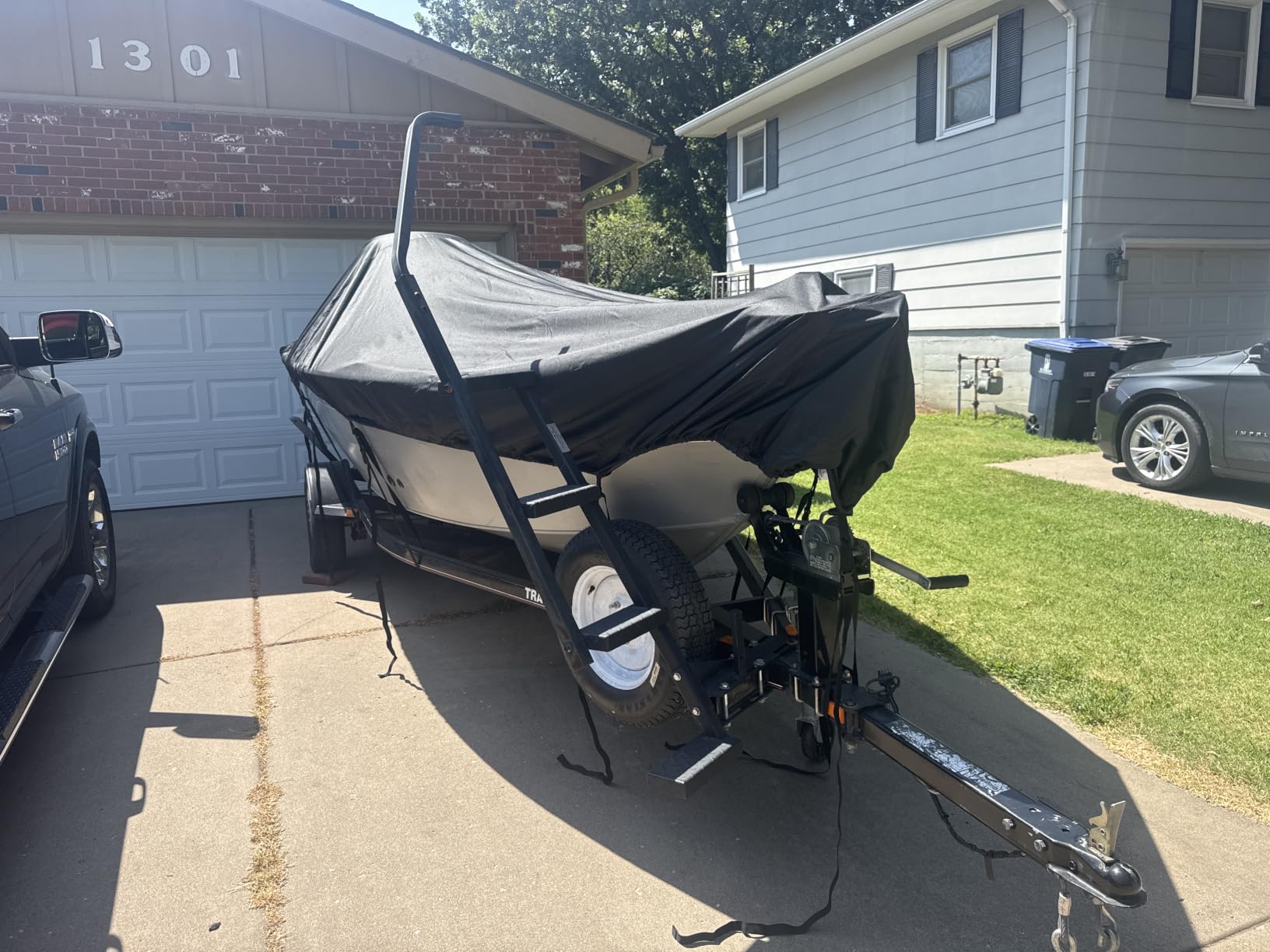 Boat Cover 16-18.5 ft, 1200D Waterproof V-Hull, Gray | Fits 16 foot 17ft 18 ft Bass Tracker Boat, Heavy Duty, UV & Tear-Resistant, Air Vents, 11 Straps & Motor Cover customer photo 2