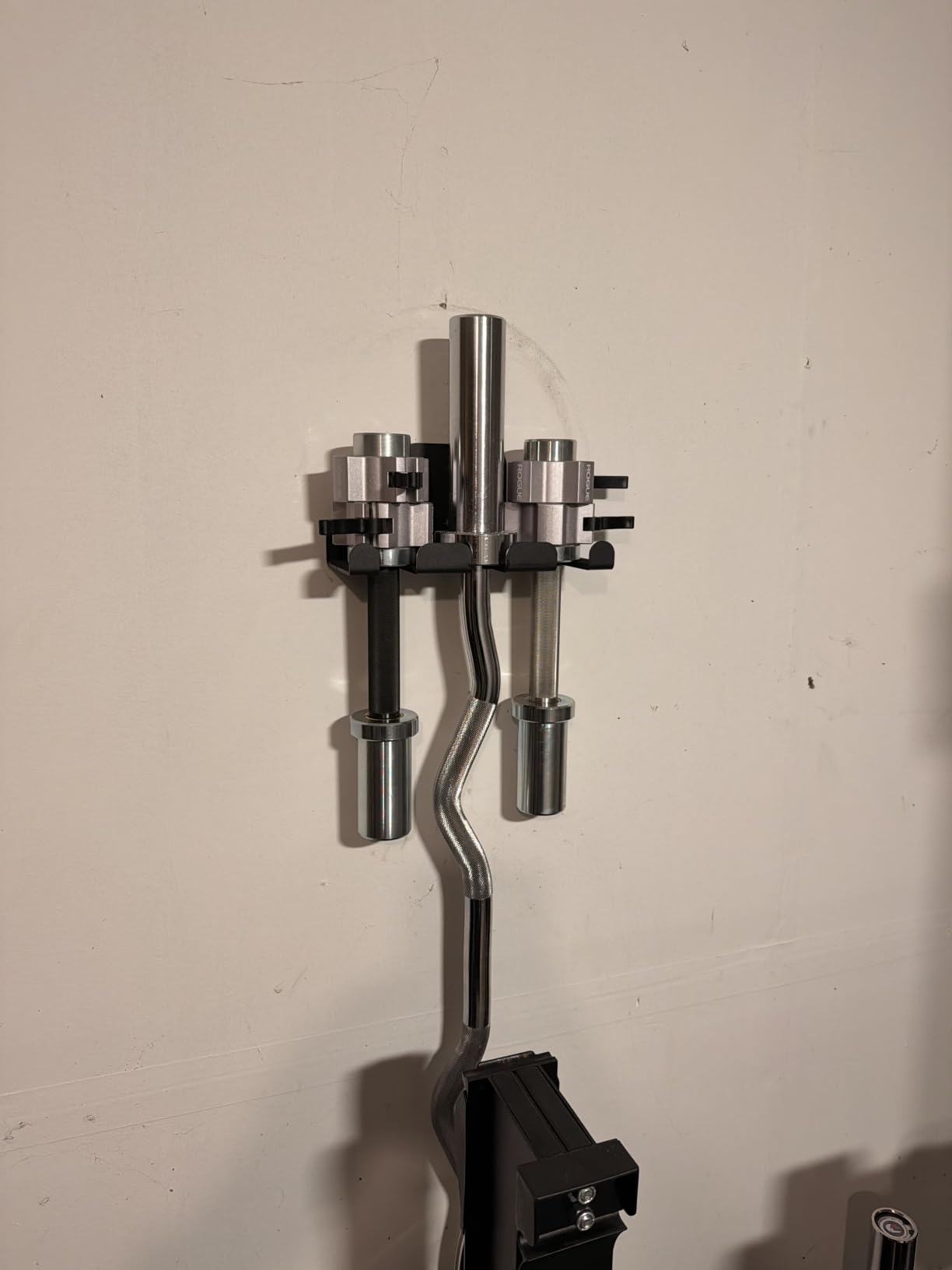 JNIHEEP Olympic Barbell Hanger, Garage Gym Bar Wall Rack, Vertical Barbell Mount Rack, Space Saving Commercial or Home Gym Accessory customer photo 1