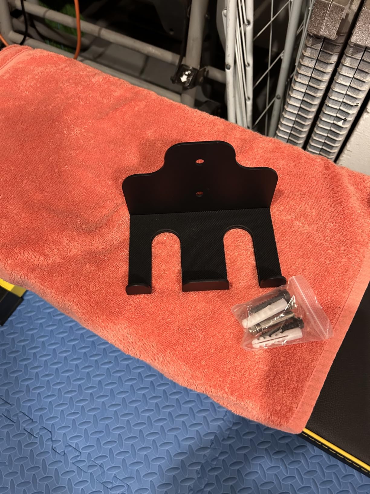 JNIHEEP Olympic Barbell Hanger, Garage Gym Bar Wall Rack, Vertical Barbell Mount Rack, Space Saving Commercial or Home Gym Accessory customer photo 2