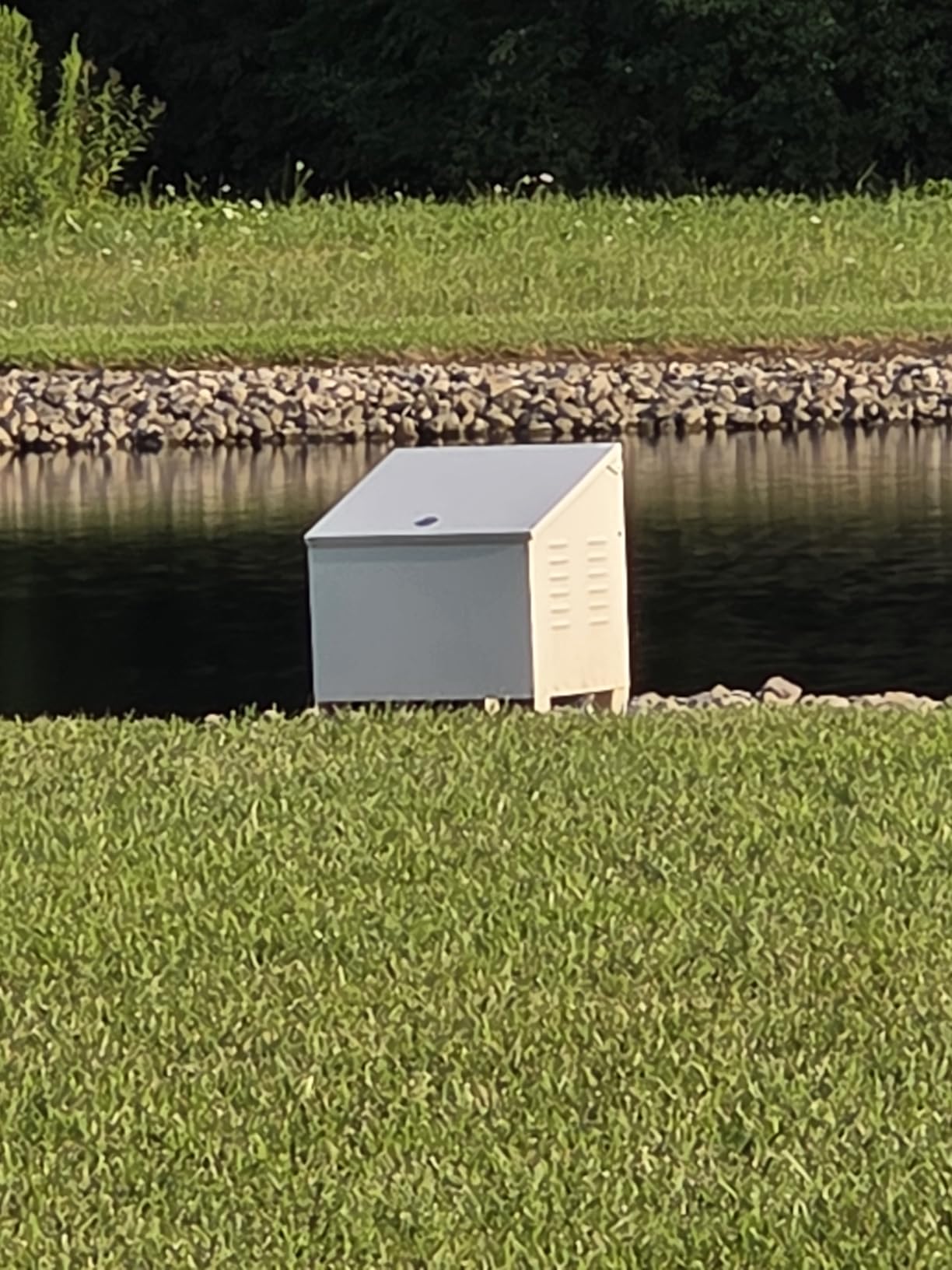 VEVOR Pond Aerator, 550W Power, 5.2CFM for Up to 3 Acre 50' Lake, Pond Aeration Kit Includes 3/4 HP Compressor & Timer & Valves, Air Compressor for Deep Water Oxygen Circulation, for Pond, Lake customer photo 2