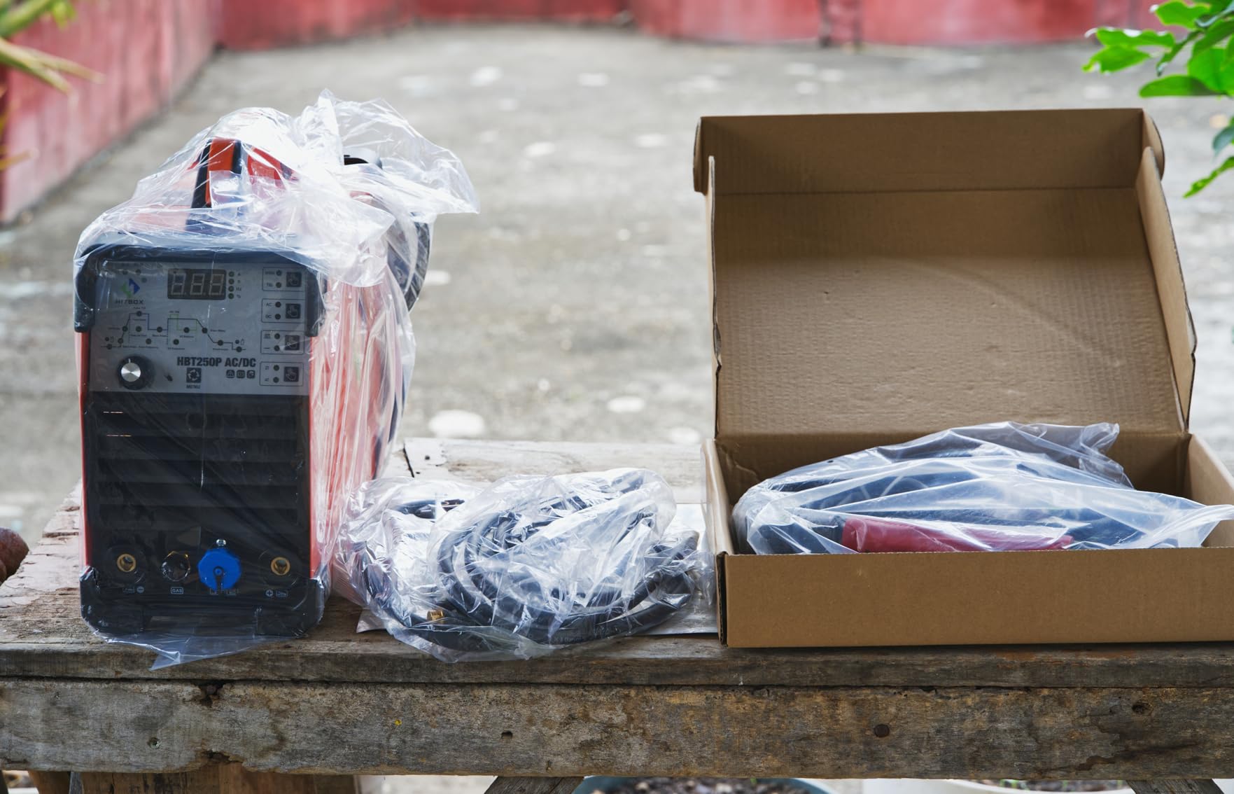 HITBOX 200A AC/DC TIG Welder 6-in-1 with Pulse & Square Wave, HF Start Aluminum TIG, MMA/Stick Welding, 220V IGBT Inverter, Dual Cooling Fan, Digital Display, Foot Pedal Compatible (HBT250P) customer photo 1