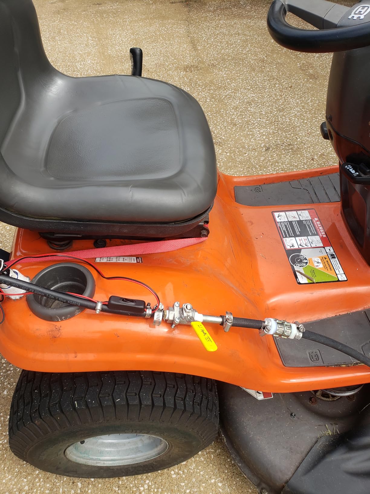 CHAPIN 8-Gallon ATV Spot Sprayer, 12V Pump for Easy Spraying | Chemical-resistant tank; ideal for ATV and UTV spraying, handles weed control, fertilizers and pest controls with 10ft hose customer photo 1