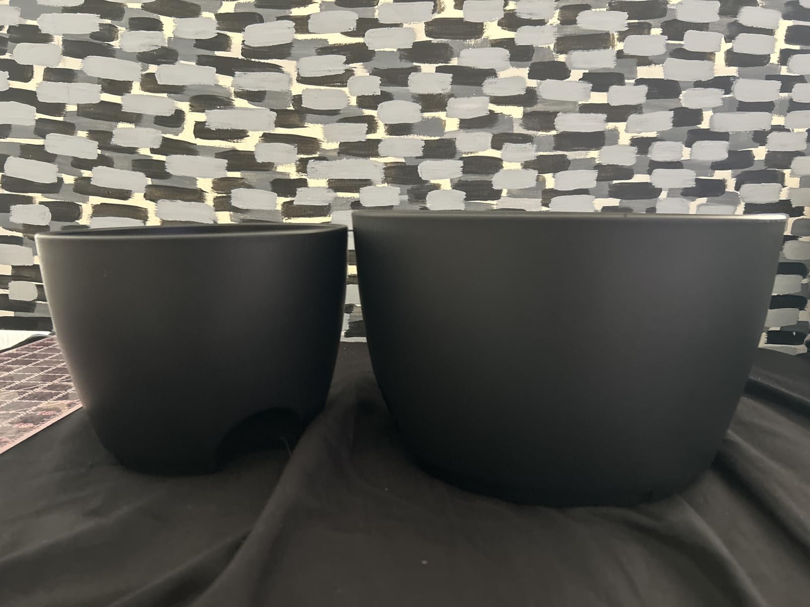 QRRICA Plant Pots 10/9/8/7.5/7 Inch Self Watering Pots, Set of 5 Plastic Planters with Drainage Holes and Saucers, Plastic Flower Pots, Nursery Planting Pot for Indoor Out Door Plants (Green) customer photo 2