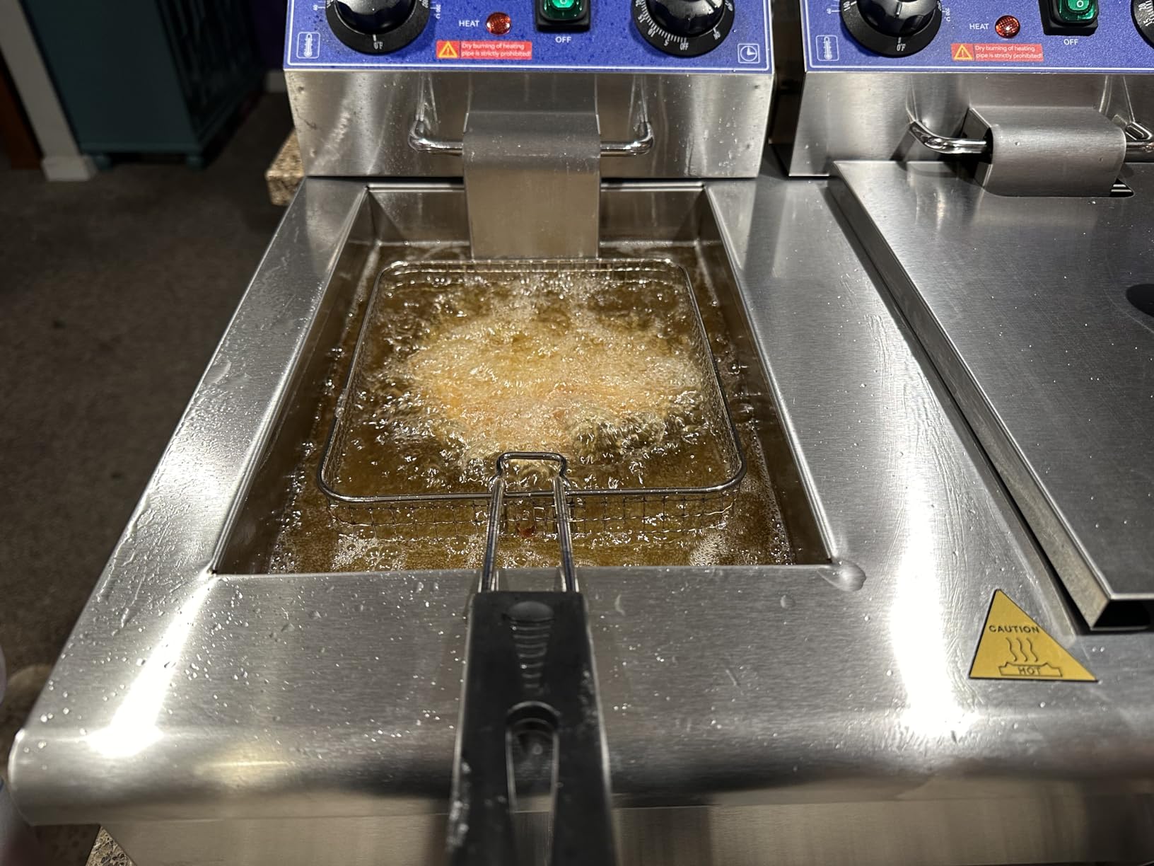 VEVOR Commercial Deep Fryer, Dual Tank 3000W Electric Countertop Fryer with Basket, 2 x 11.6Qt/11L Double Stainless Steel Oil Fryer with Drain, Time & Temp Control, for Kitchen Restaurant Use customer photo 1